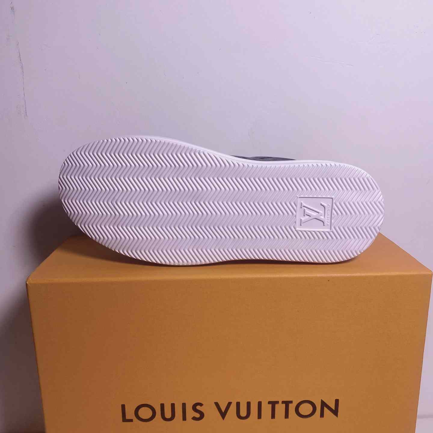 Louis Vuitton Beverly Hills Sneaker   1A8V43 - FashionPlug