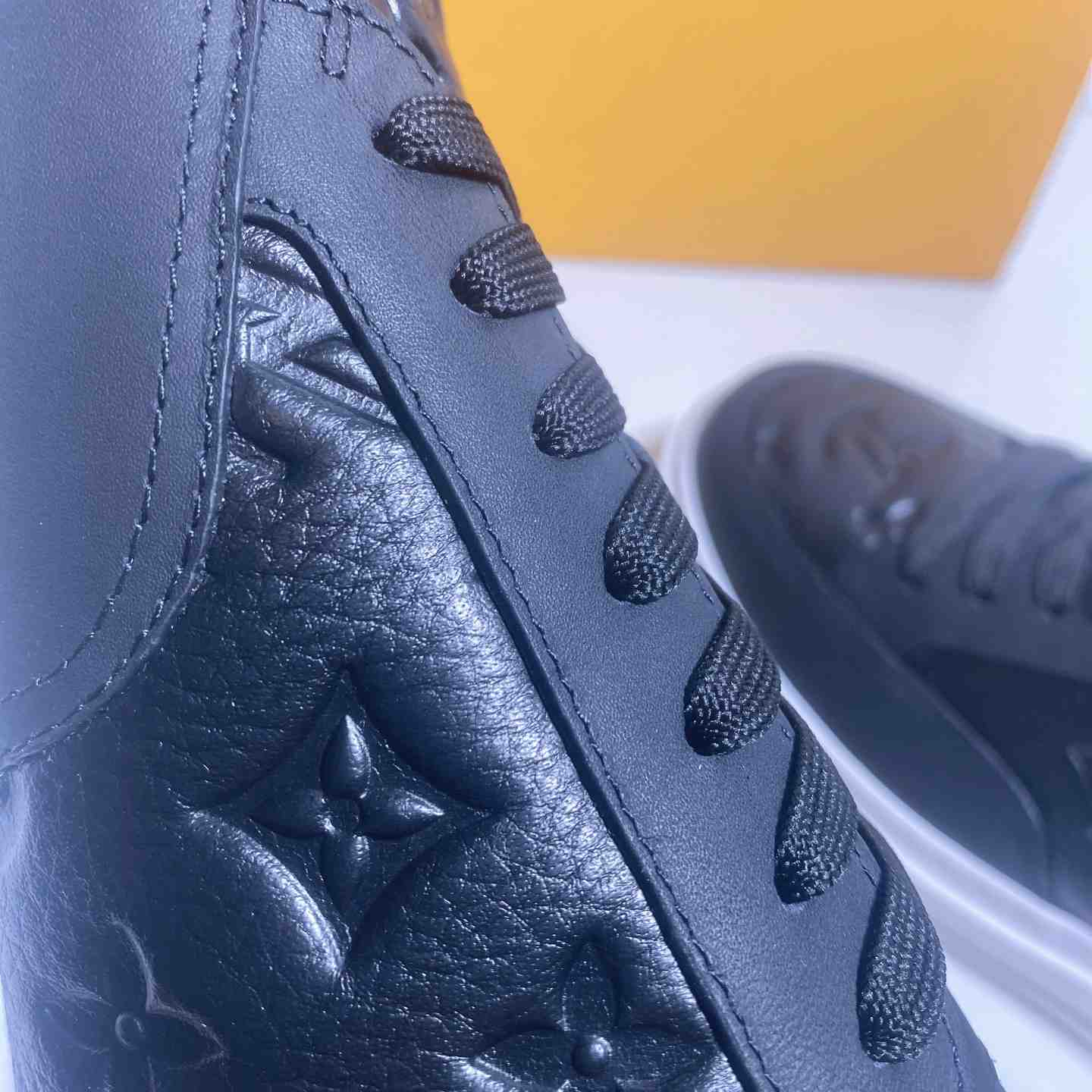 Louis Vuitton Beverly Hills Sneaker   1A8V43 - FashionPlug