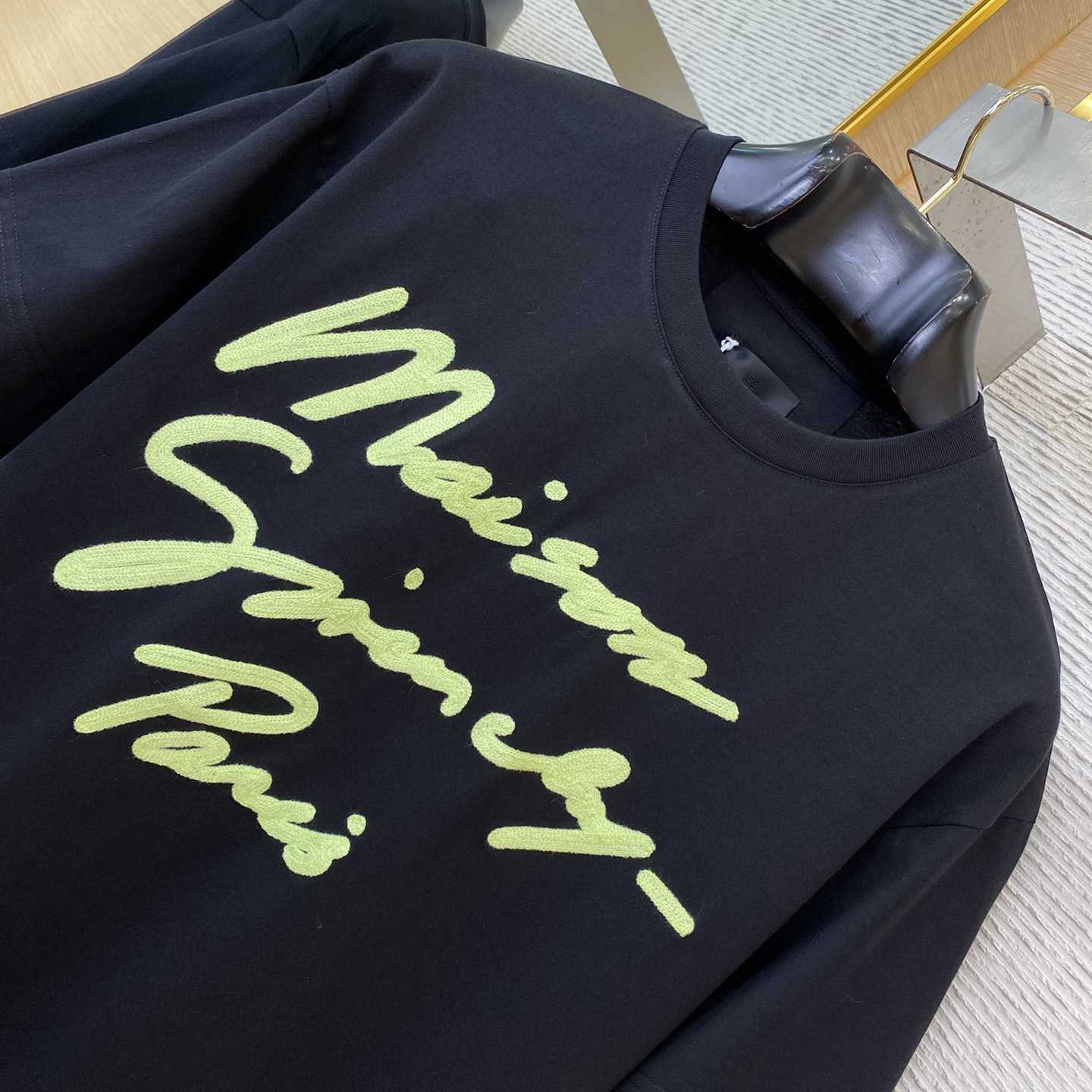 Givenchy Maison GIVENCHY t-shirt in cotton in - black/green - FashionPlug