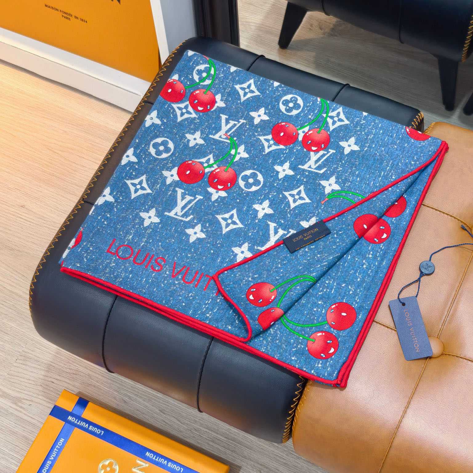 Louis Vuitton LV x TM Monogram Shawl   140*140cm - FashionPlug