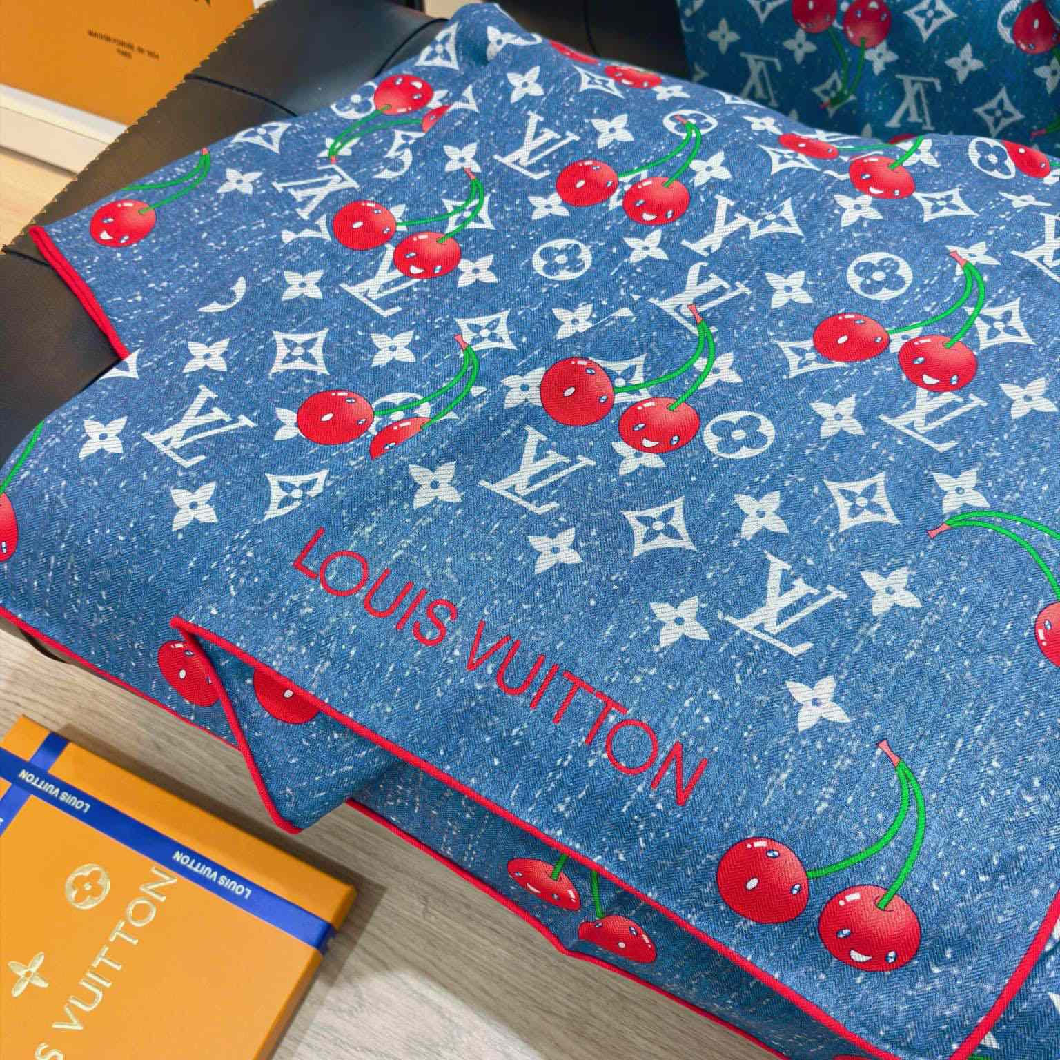 Louis Vuitton LV x TM Monogram Shawl   140*140cm - FashionPlug