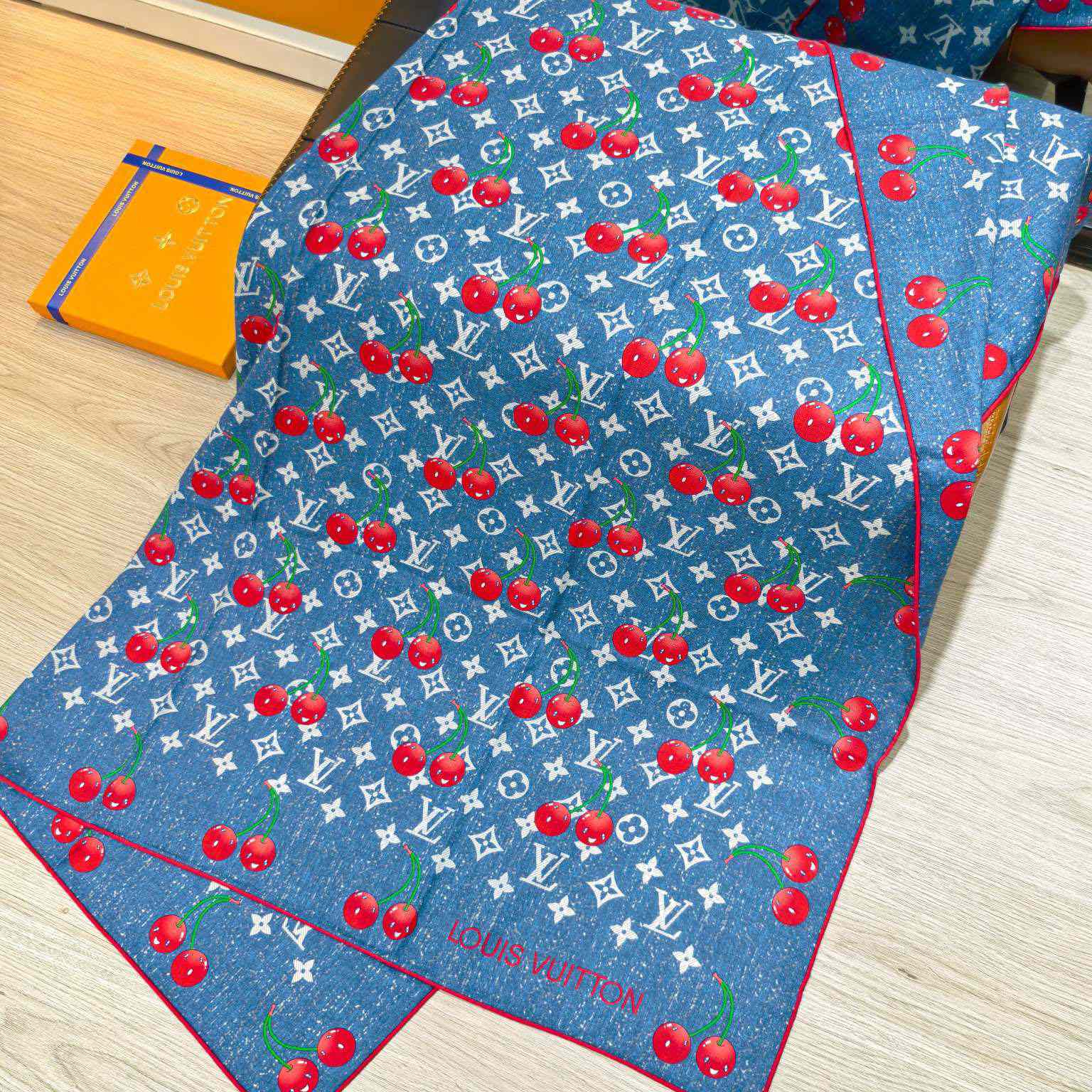 Louis Vuitton LV x TM Monogram Shawl   140*140cm - FashionPlug