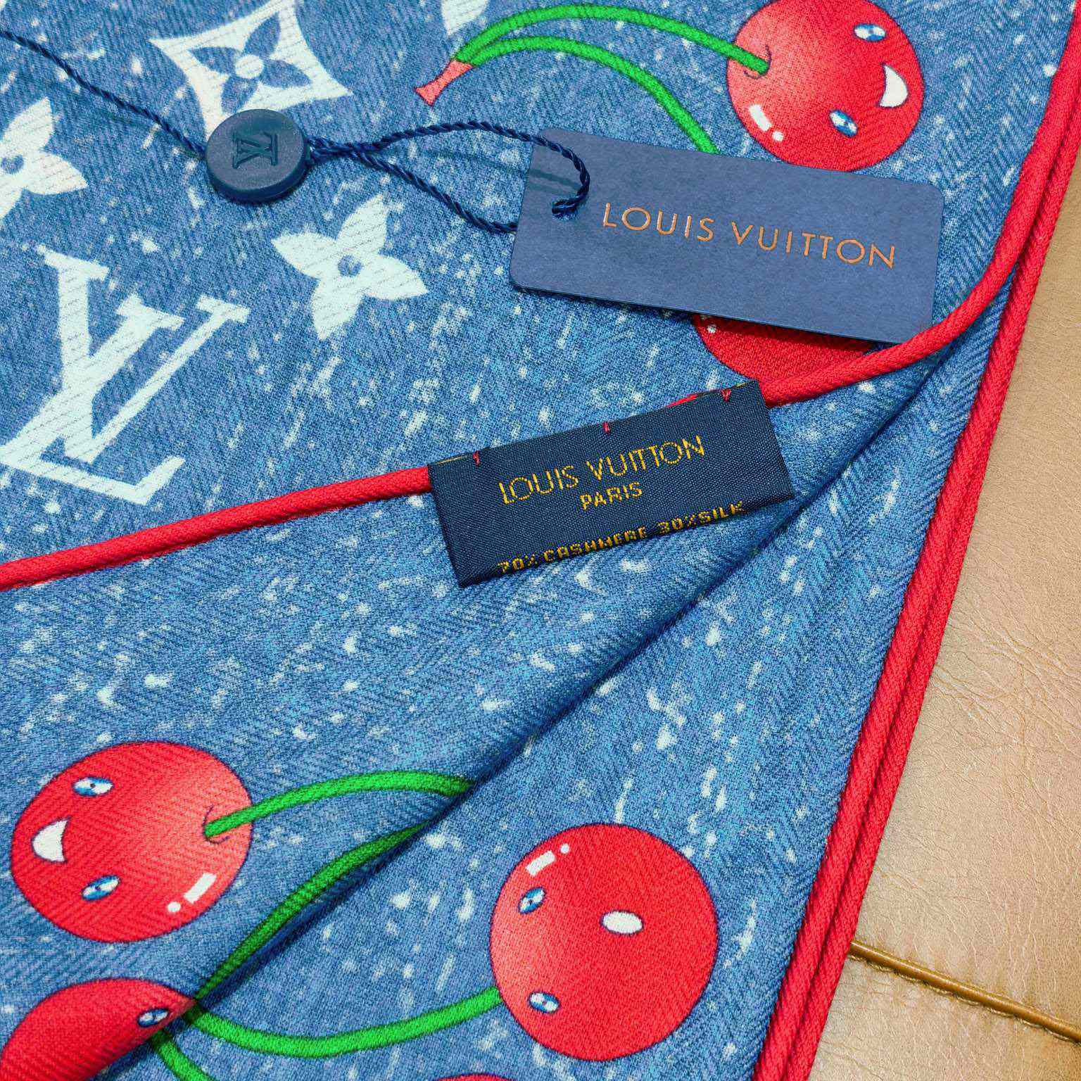 Louis Vuitton LV x TM Monogram Shawl   140*140cm - FashionPlug