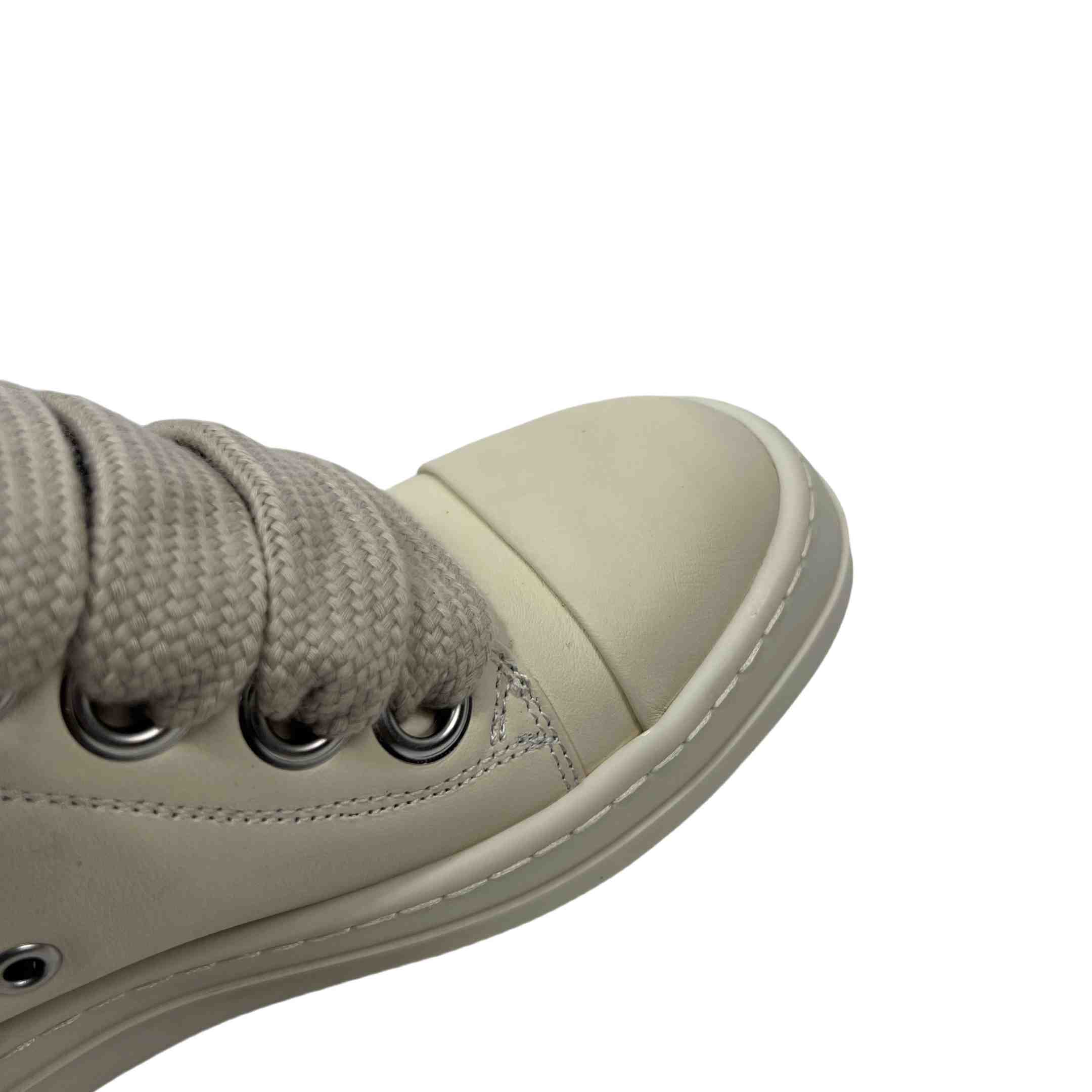 Rick Owens Lido Low Top Sneaks Jumbo Laced Milk - FashionPlug