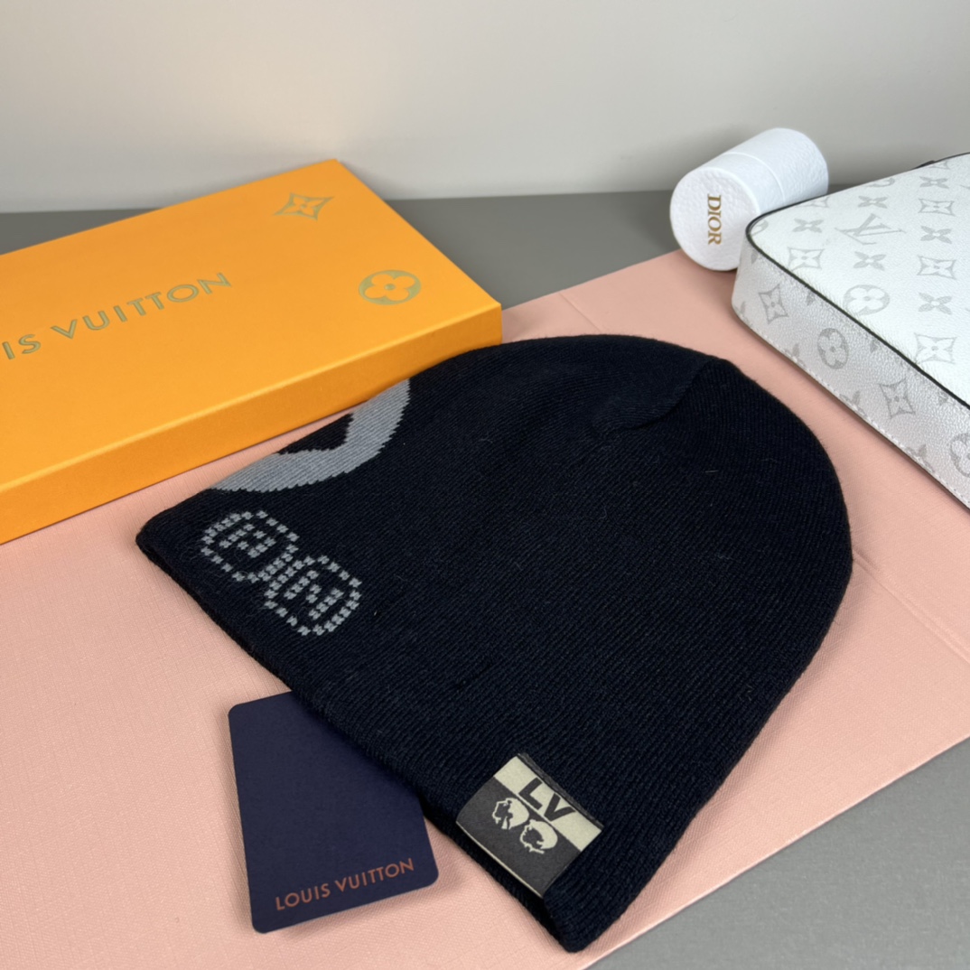 Louis Vuitton LV Fit Monogram Beanie   M5226A - FashionPlug
