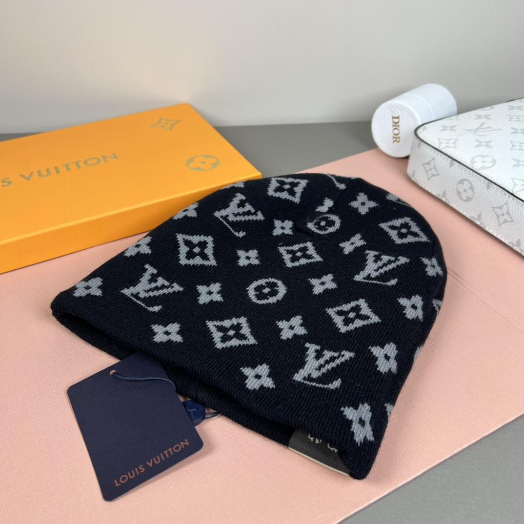 Louis Vuitton LV Fit Monogram Beanie   M5226A - FashionPlug