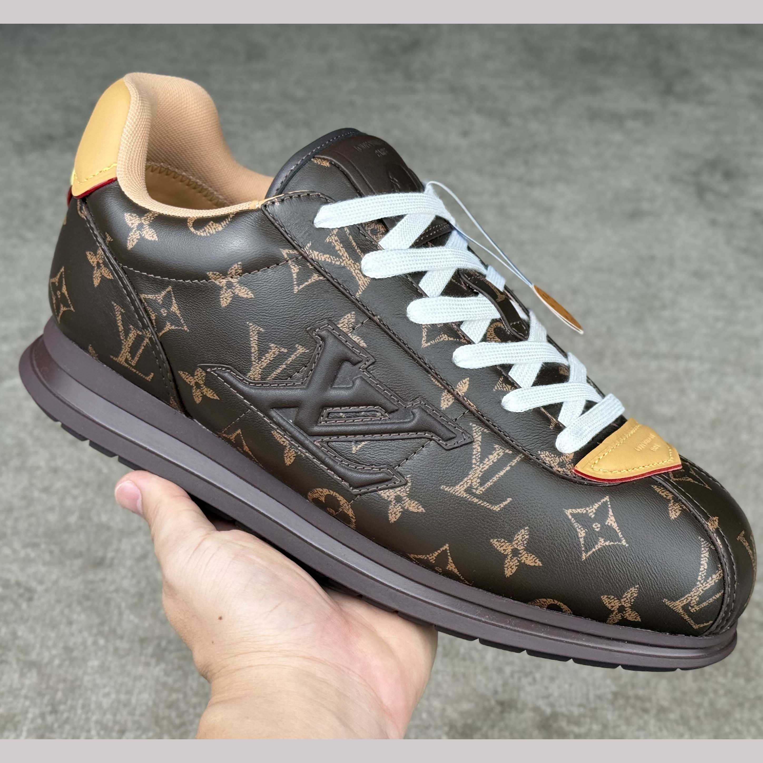 Louis Vuitton LV BUTTERSOFT Sneaker    1AIKVD - FashionPlug