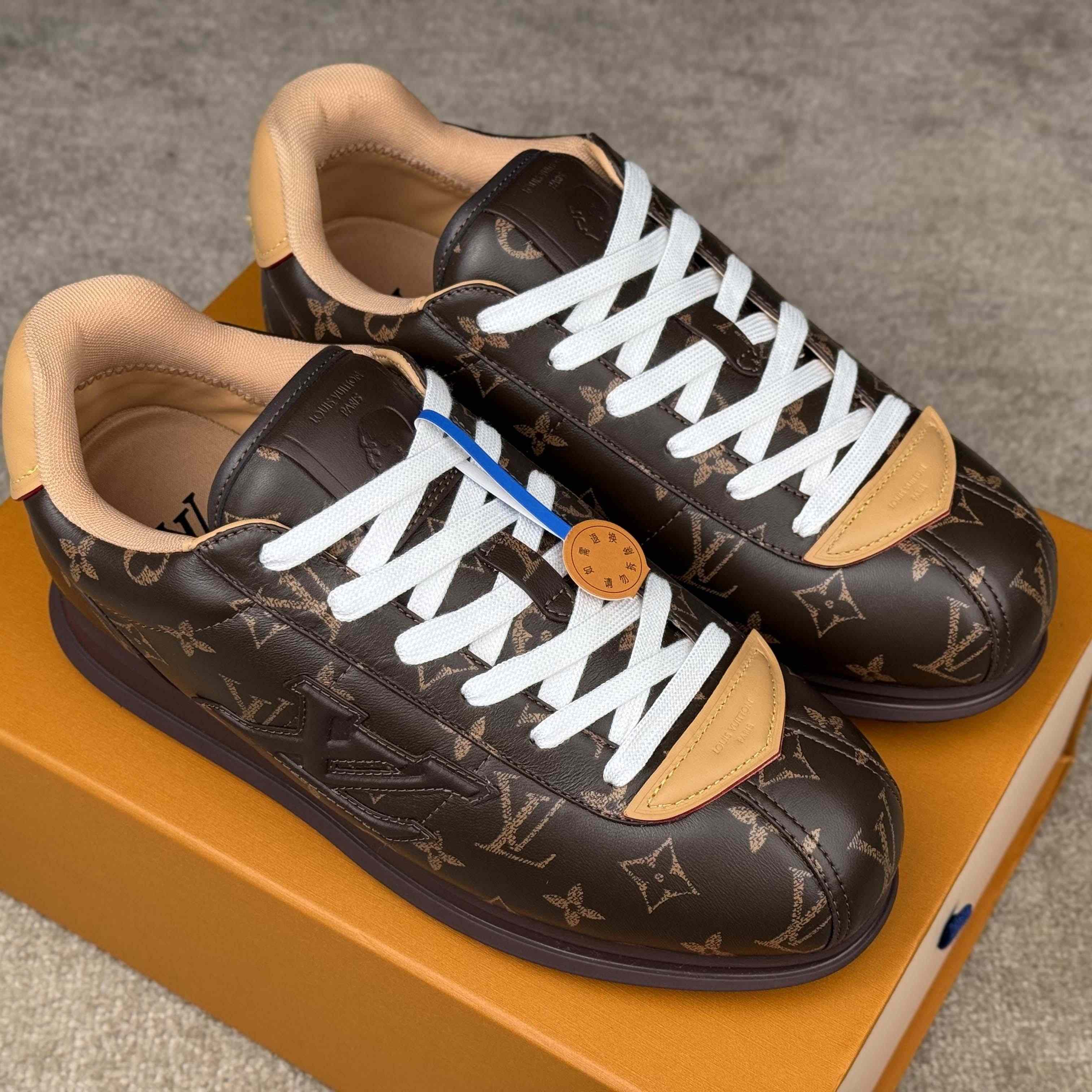Louis Vuitton LV BUTTERSOFT Sneaker    1AIKVD - FashionPlug