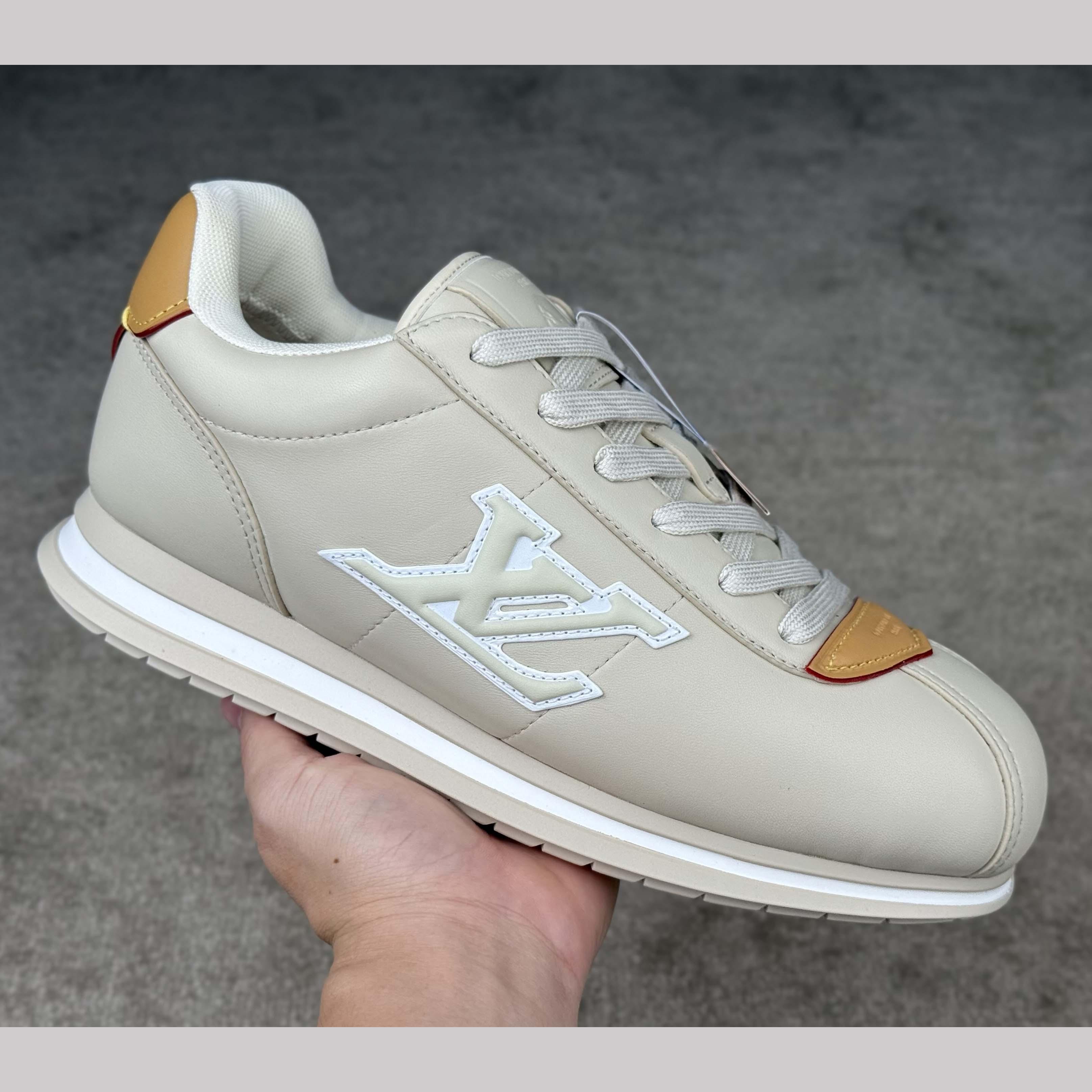 Louis Vuitton LV BUTTERSOFT Sneaker    1AIKF4 - FashionPlug