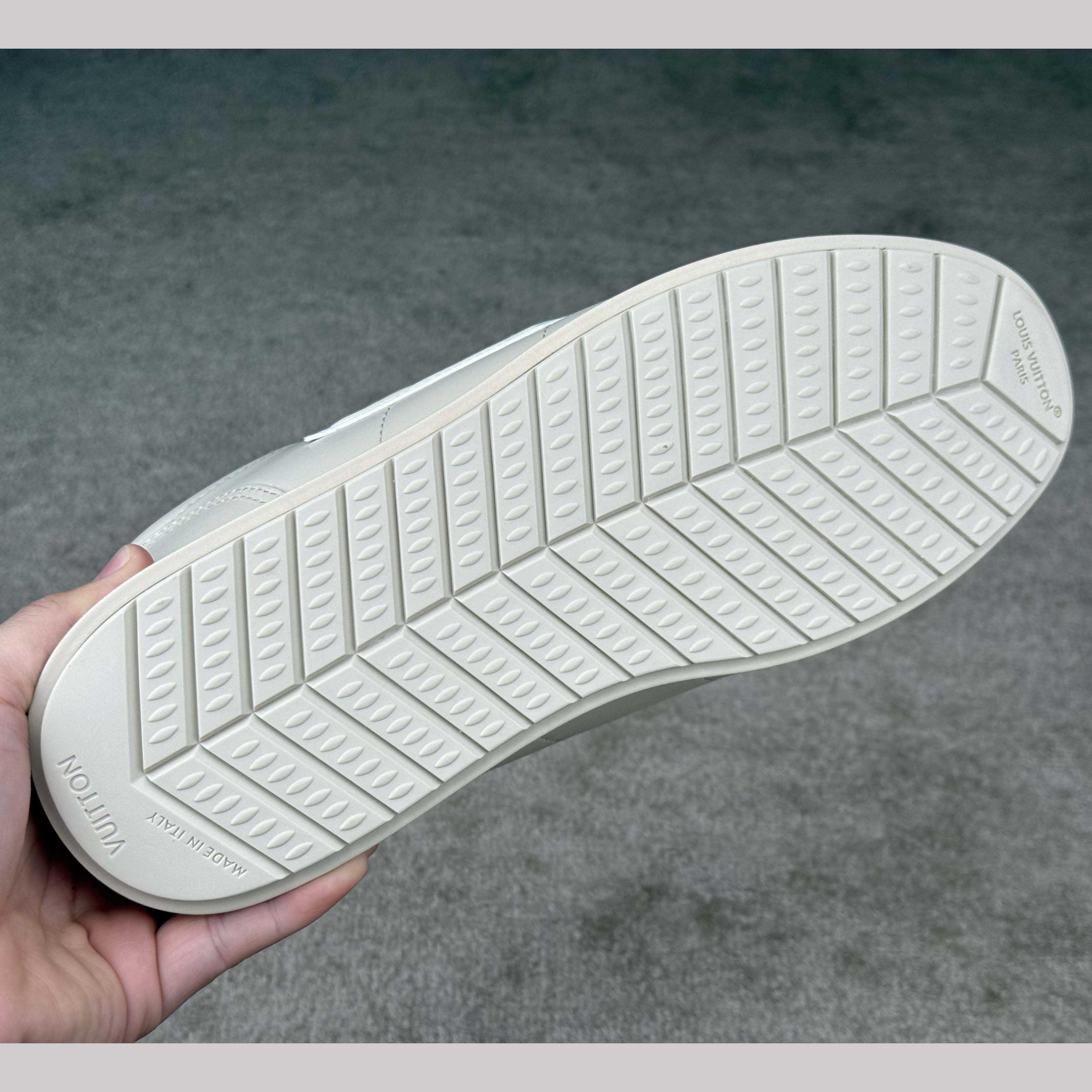 Louis Vuitton LV BUTTERSOFT Sneaker    1AIKF4 - FashionPlug
