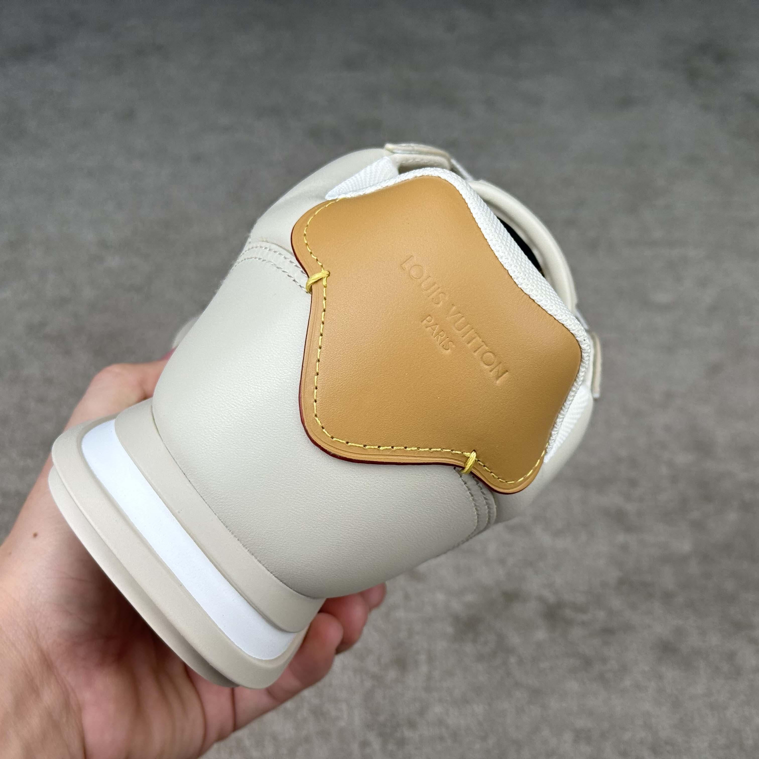 Louis Vuitton LV BUTTERSOFT Sneaker    1AIKF4 - FashionPlug