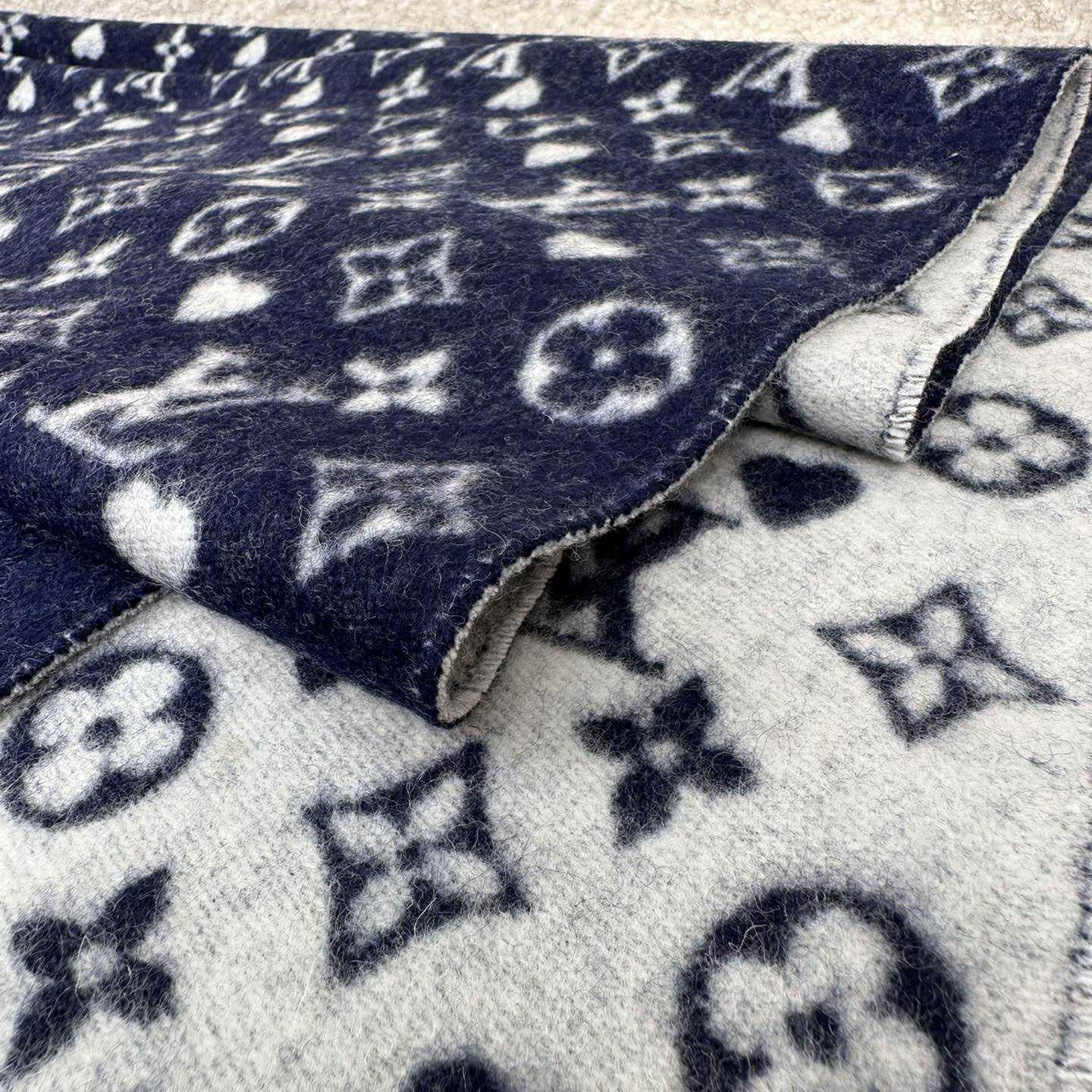 Louis Vuitton Game On Scarf   45*180cm - FashionPlug