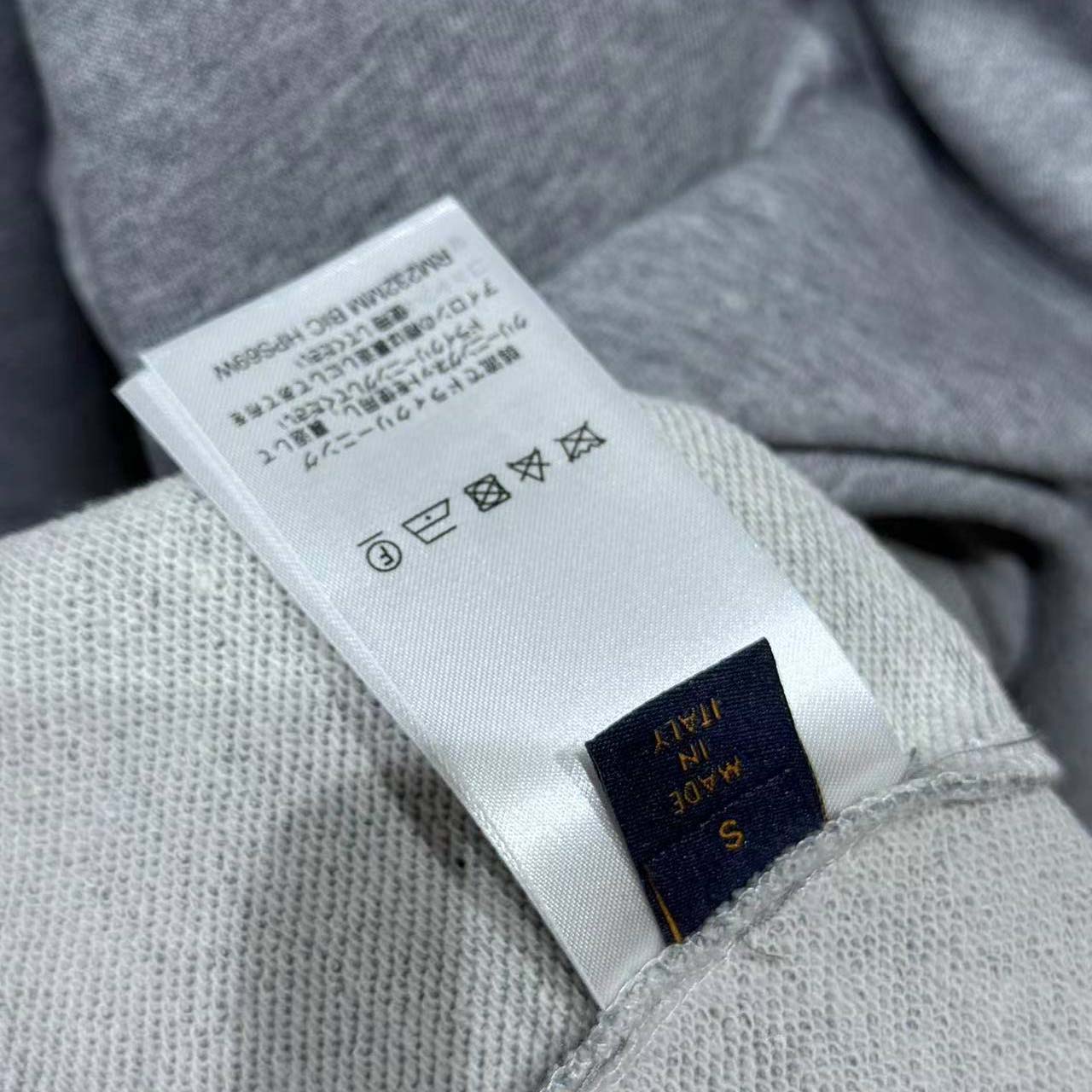 Louis Vuitton Embroidered Signature Sweatshirt   1AIKCO - FashionPlug