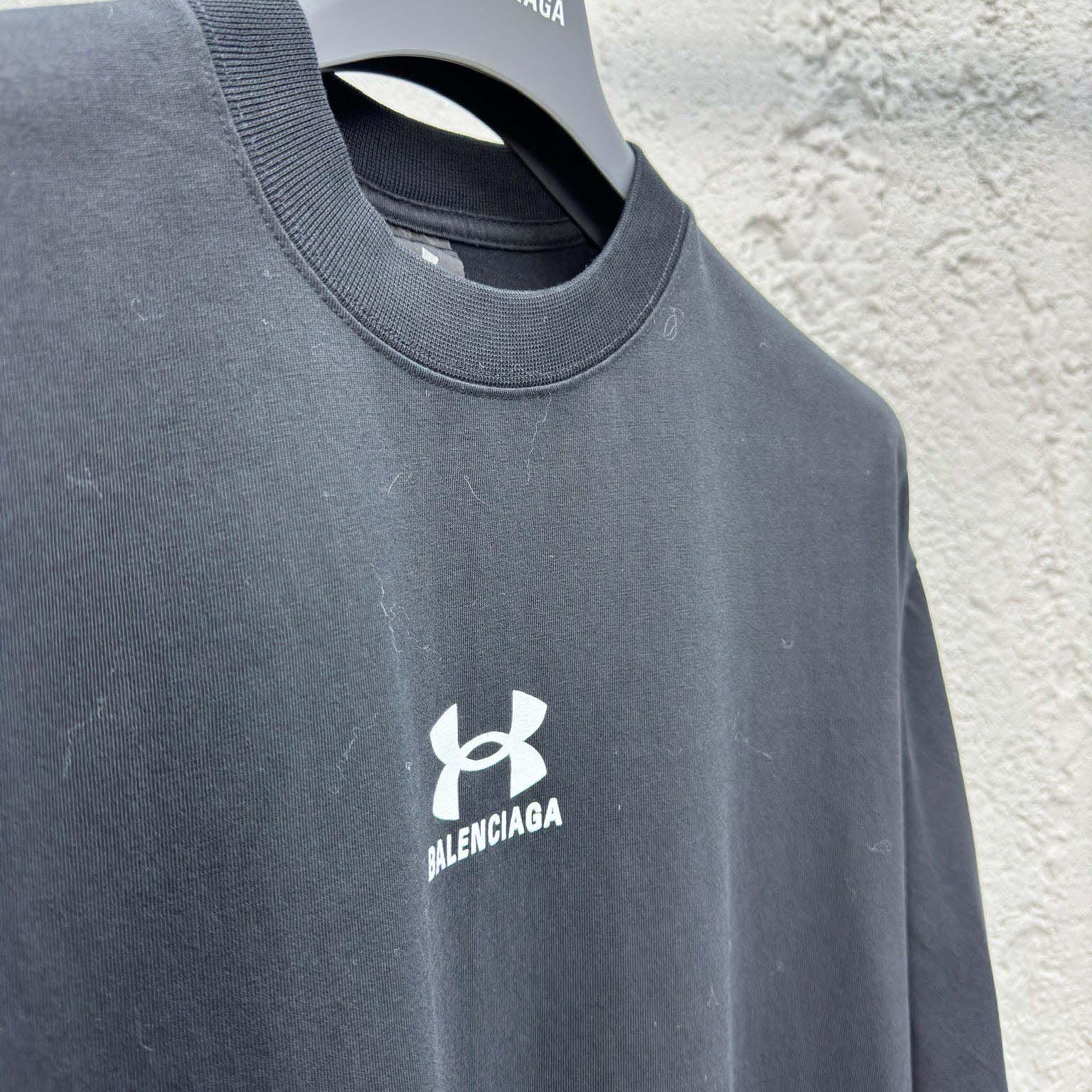 Balenciaga Under Armour® T-Shirt Oversized In Black And White - FashionPlug