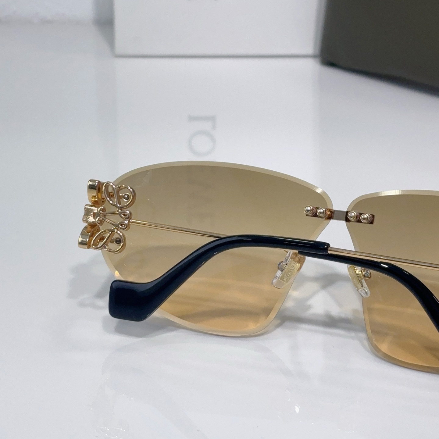 Loewe LW40048U Sunglasses  - FashionPlug
