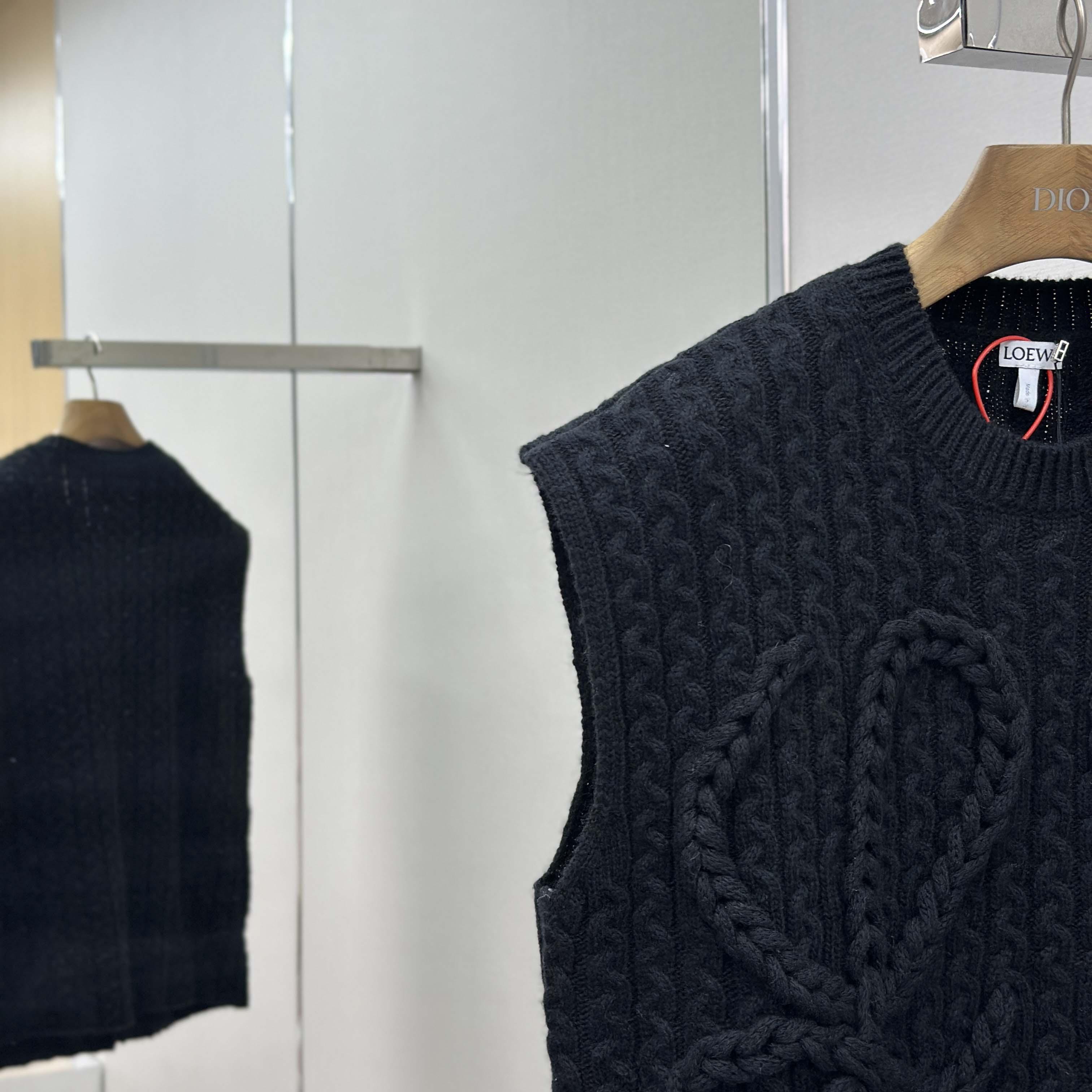 Loewe Vest In Wool - FashionPlug