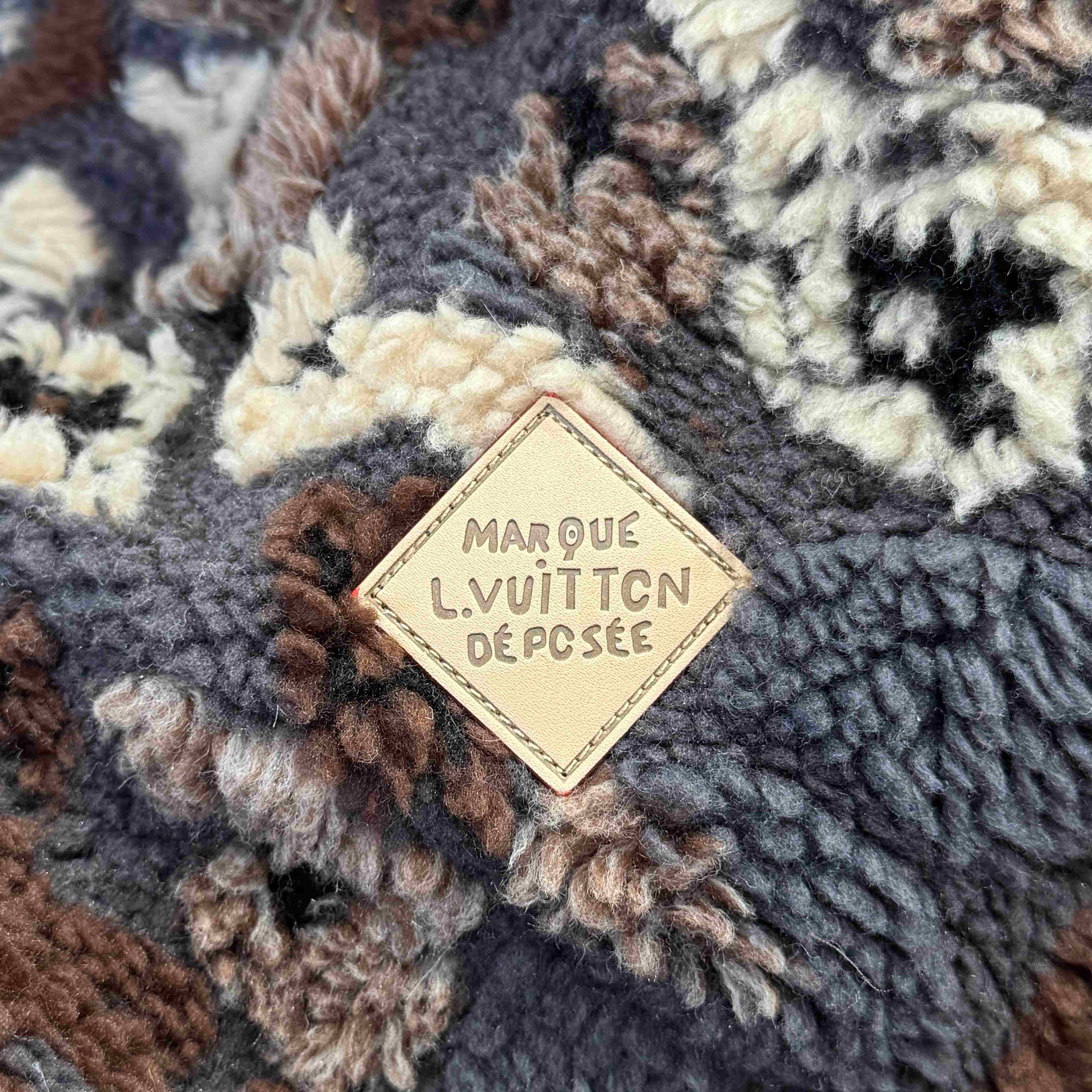 Louis Vuitton Reversible Fleece Blouson   1AIMJS - FashionPlug