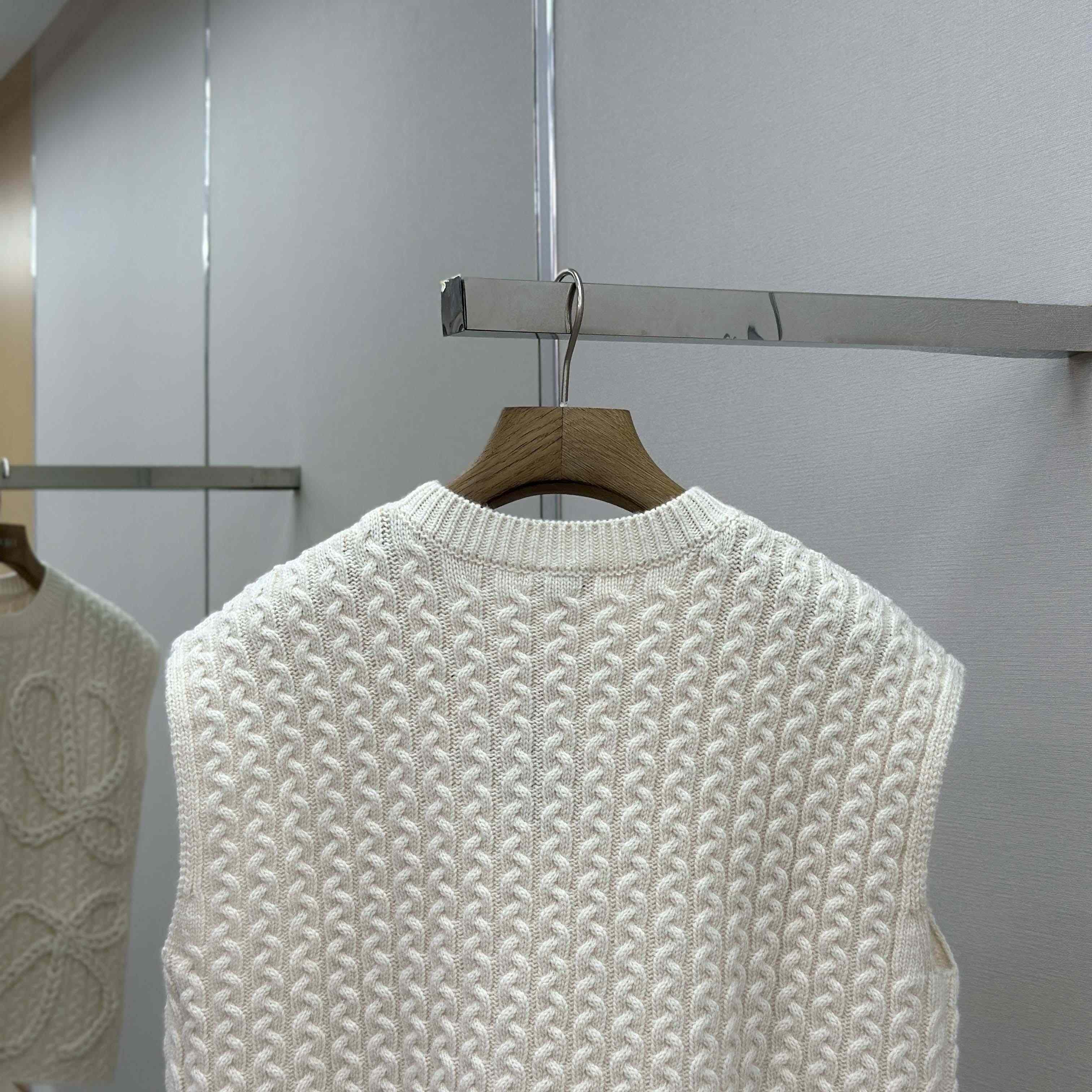 Loewe Vest In Wool - FashionPlug