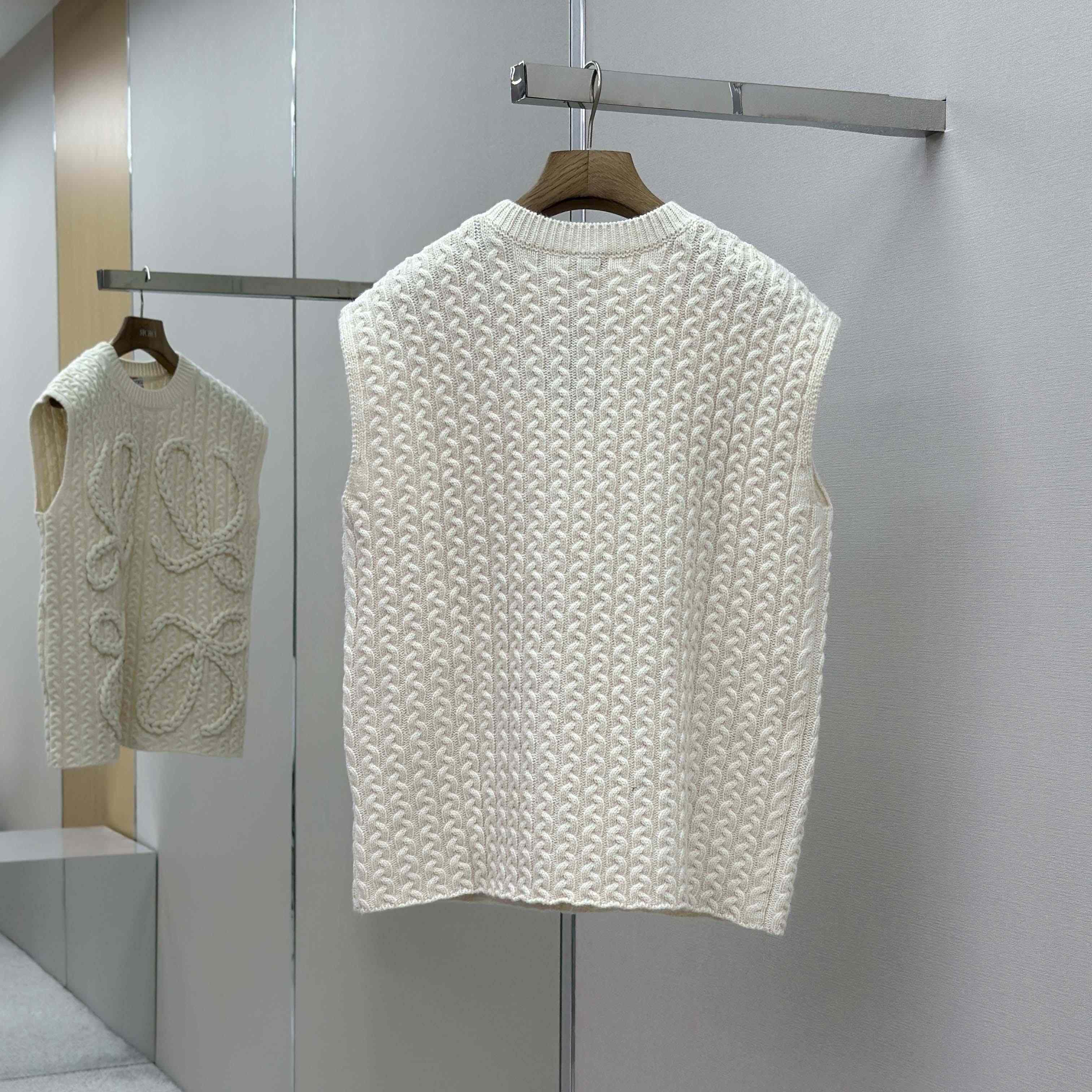 Loewe Vest In Wool - FashionPlug