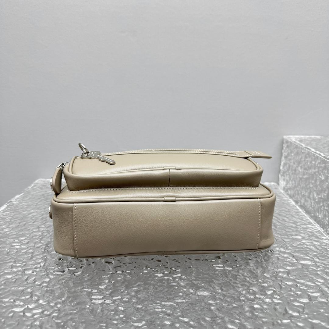 Acne Studios Sac À Bandouliere Camero Party - FashionPlug