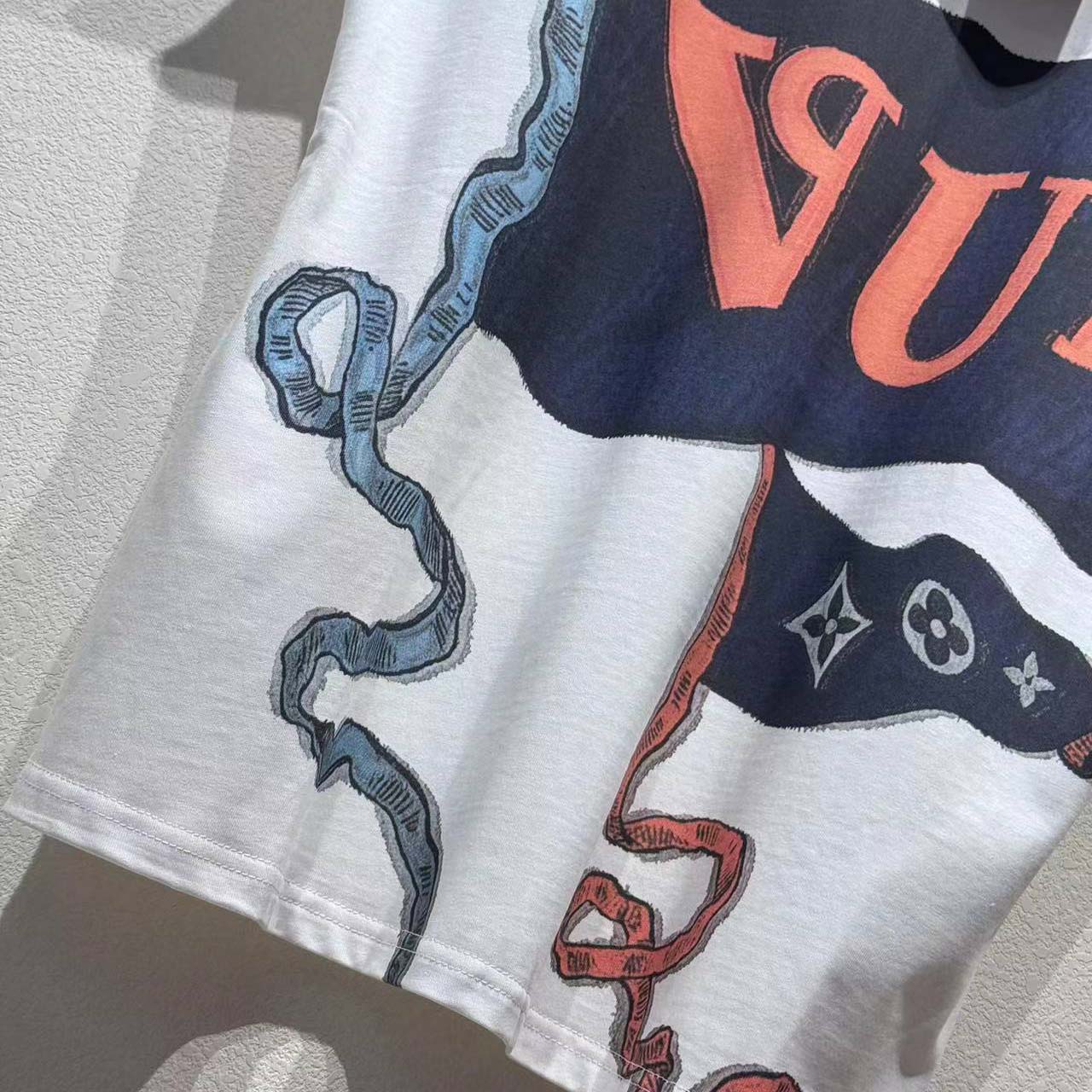 Louis Vuitton Intarsia Graphic T-Shirt   1AIHZZ - FashionPlug