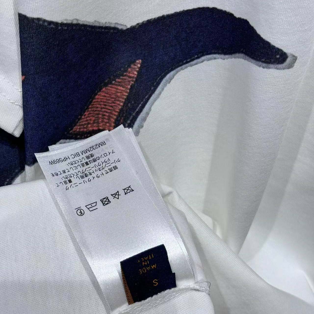 Louis Vuitton Intarsia Graphic T-Shirt   1AIHZZ - FashionPlug