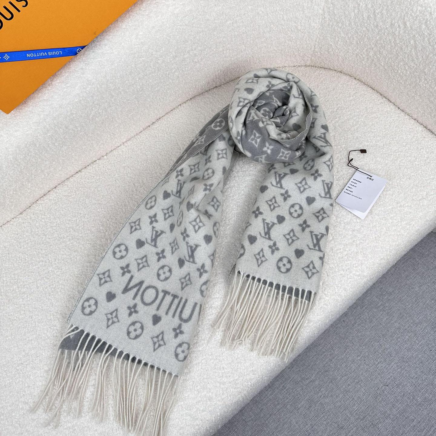 Louis Vuitton Game On Scarf   45*180cm - FashionPlug