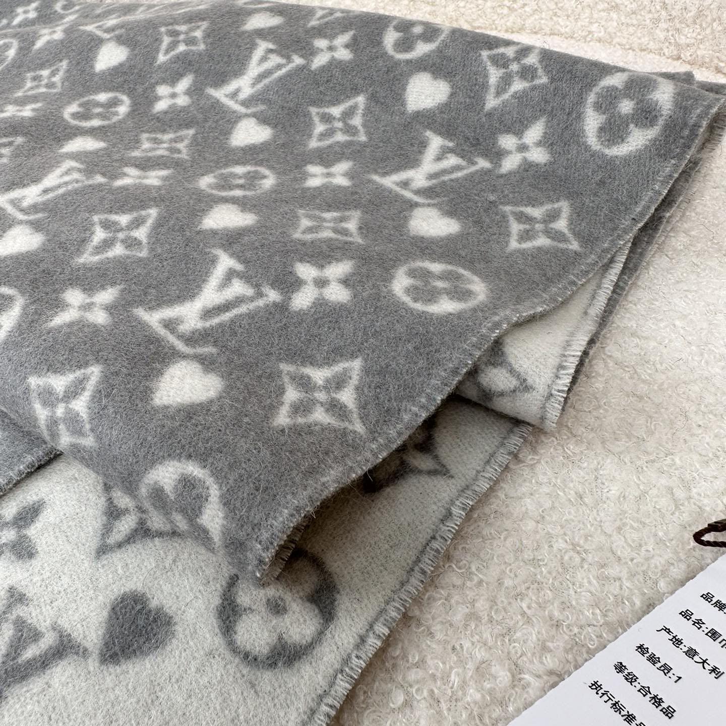 Louis Vuitton Game On Scarf   45*180cm - FashionPlug
