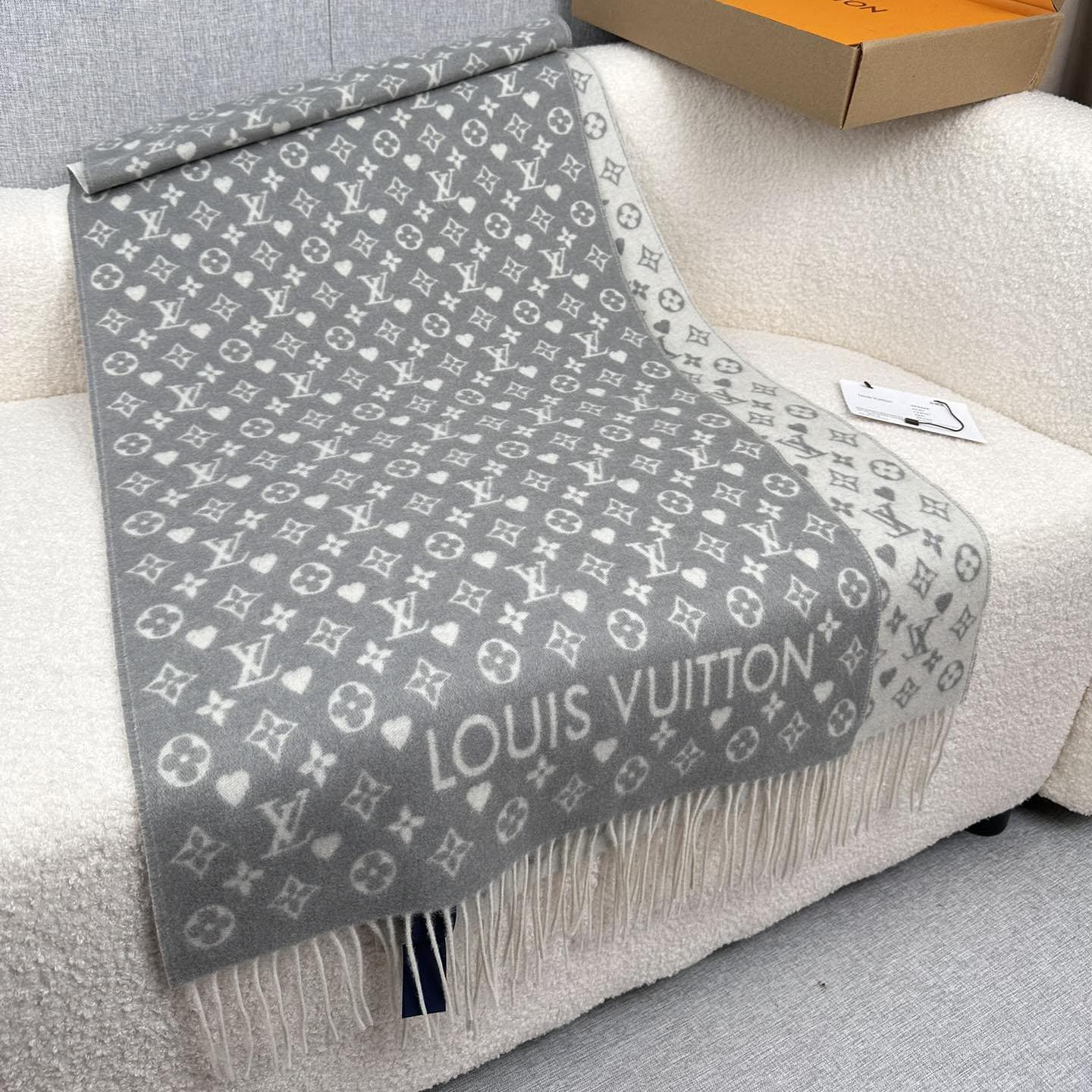Louis Vuitton Game On Scarf   45*180cm - FashionPlug