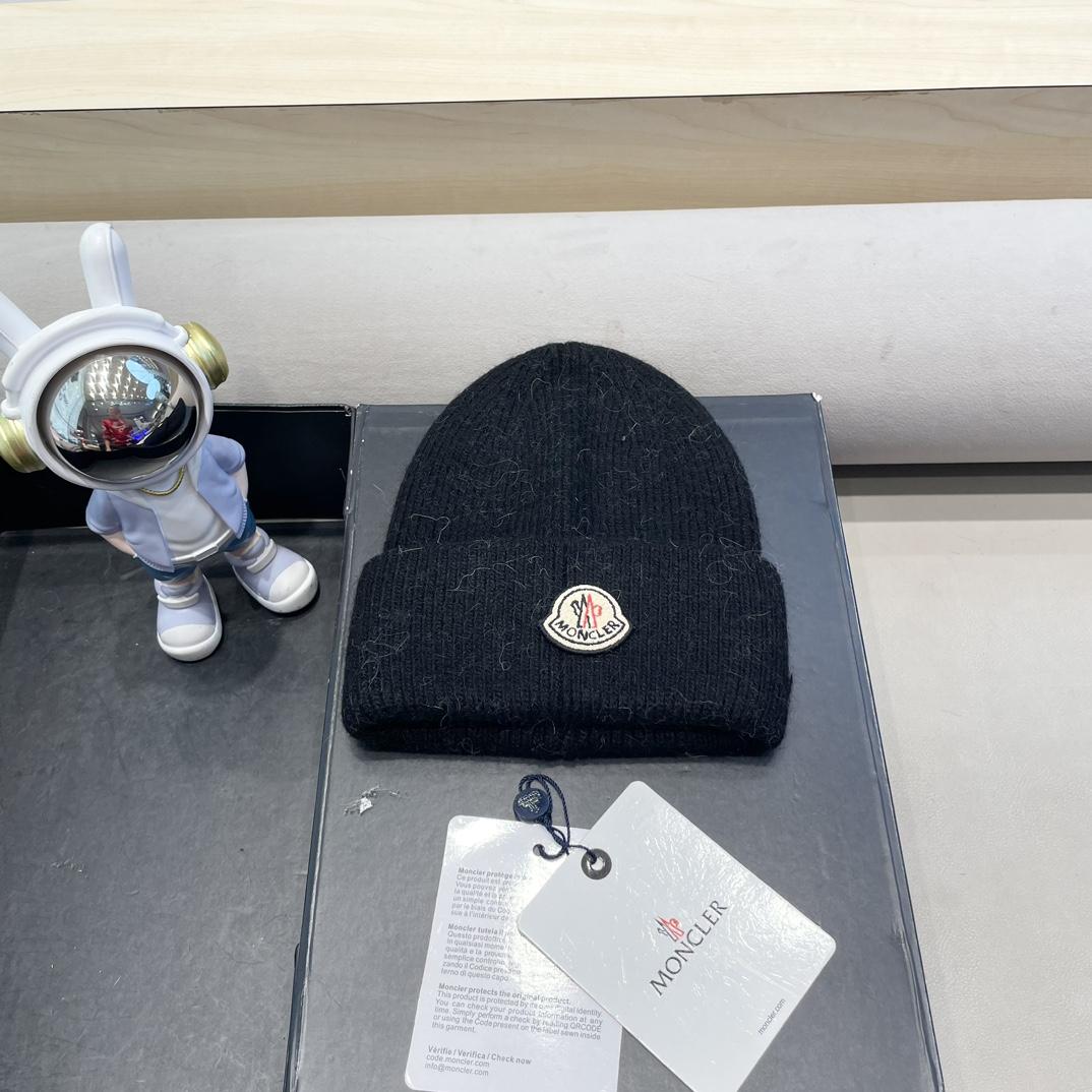 Moncler Beanie  - FashionPlug