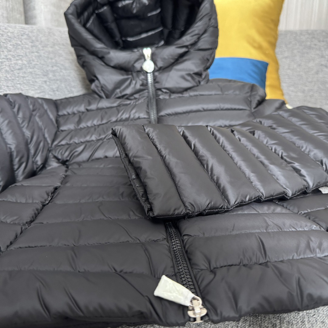 Moncler Ige Hooded Short Down Jacket - FashionPlug