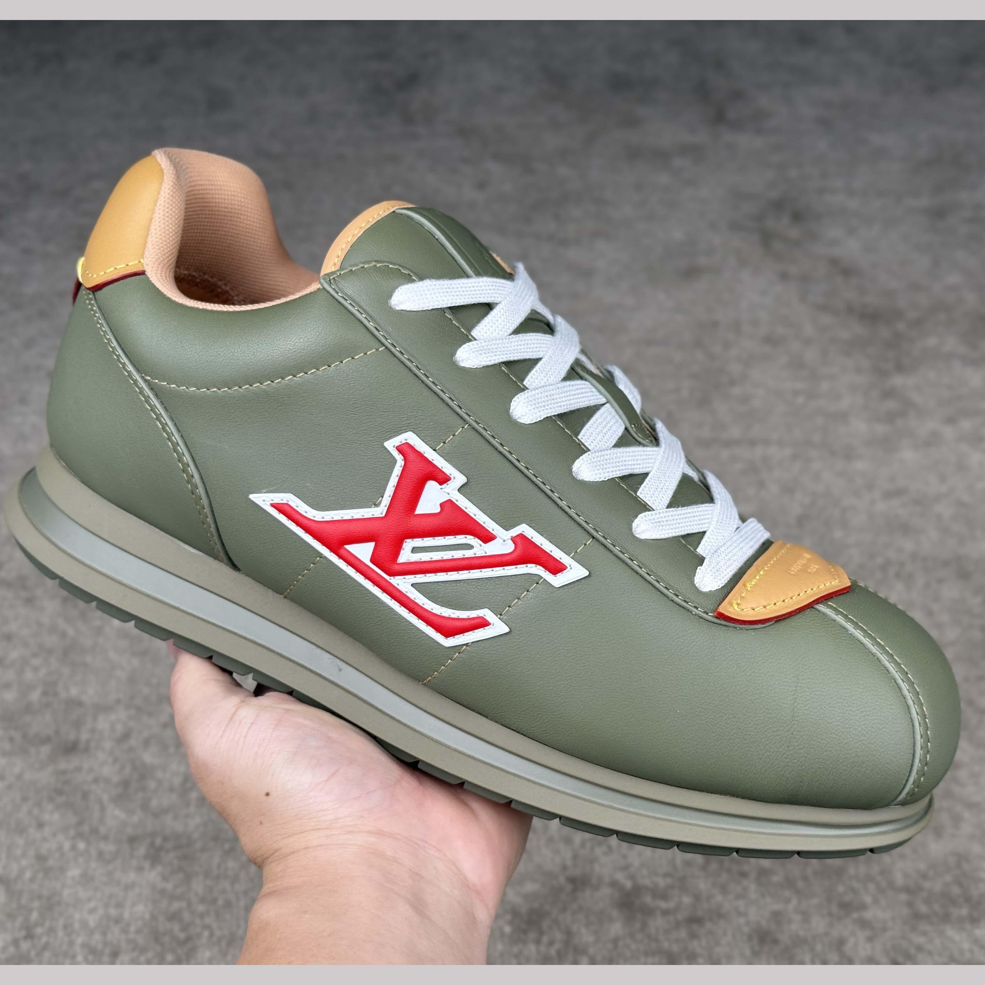 Louis Vuitton LV BUTTERSOFT Sneaker    1AIKHL - FashionPlug