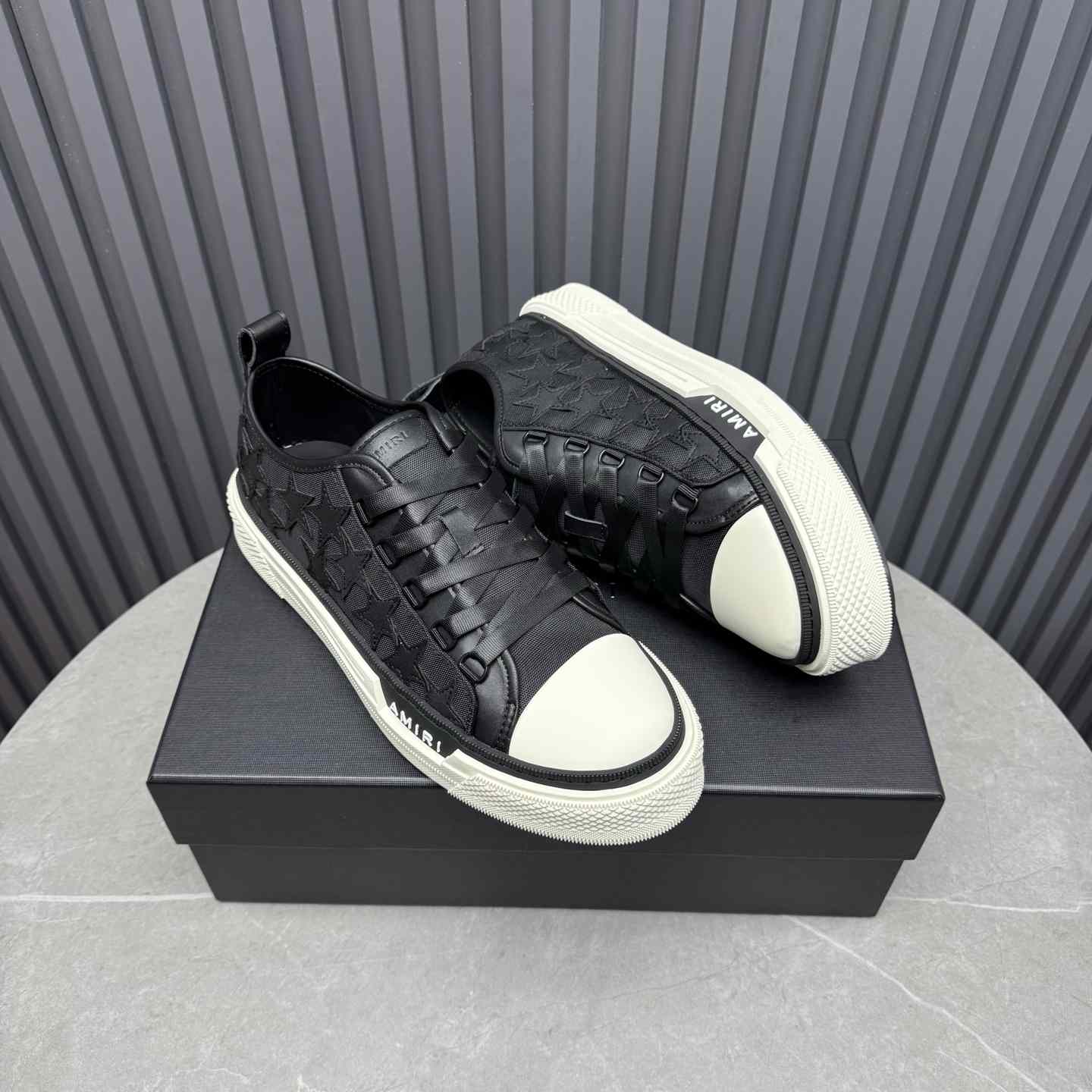 Amiri Stars Low Sneakers - FashionPlug