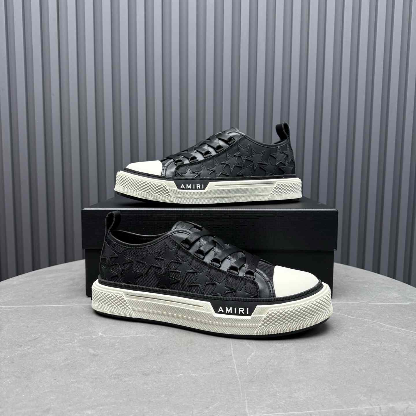 Amiri Stars Low Sneakers - FashionPlug