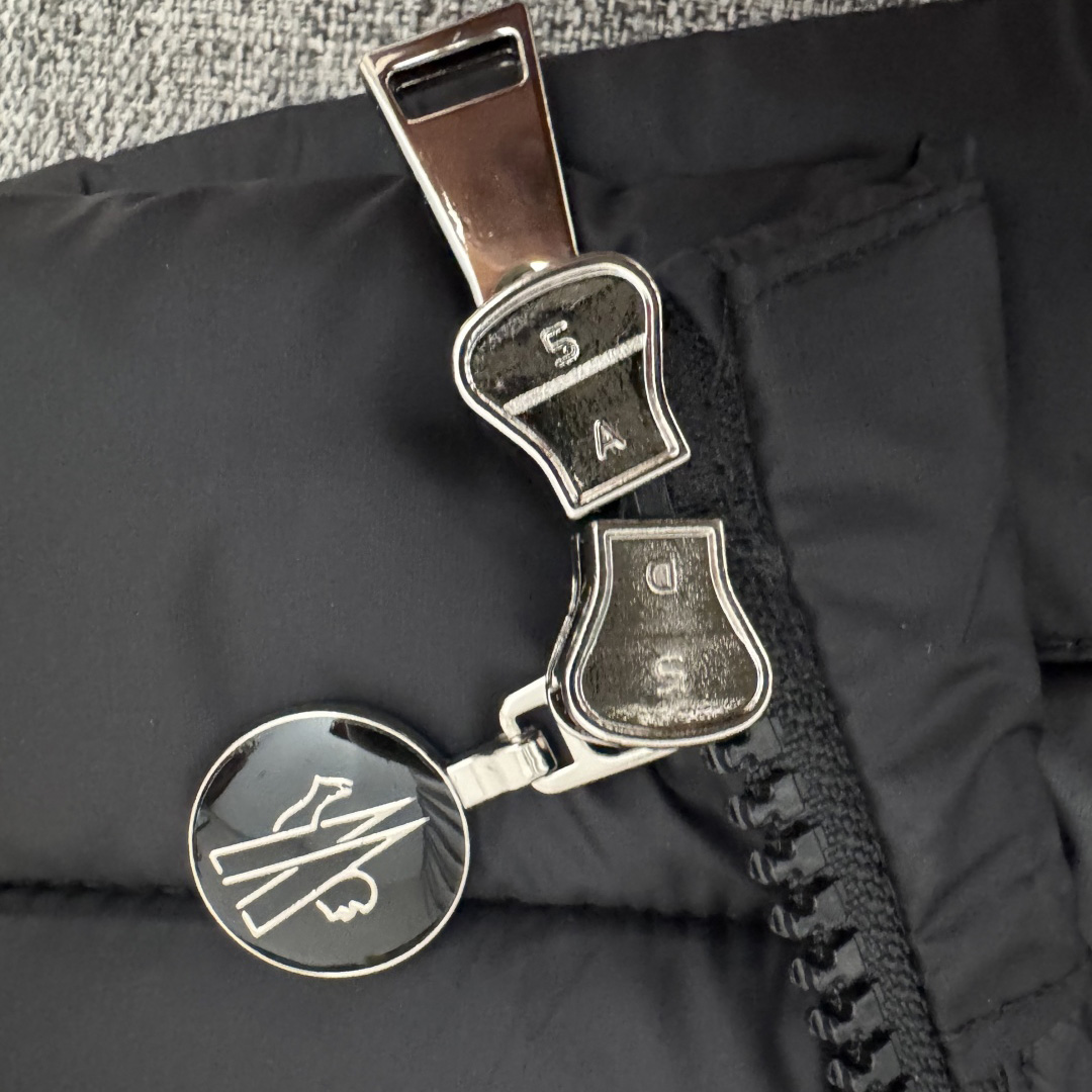Moncler Igelle Short Down Jacket   2501 - FashionPlug
