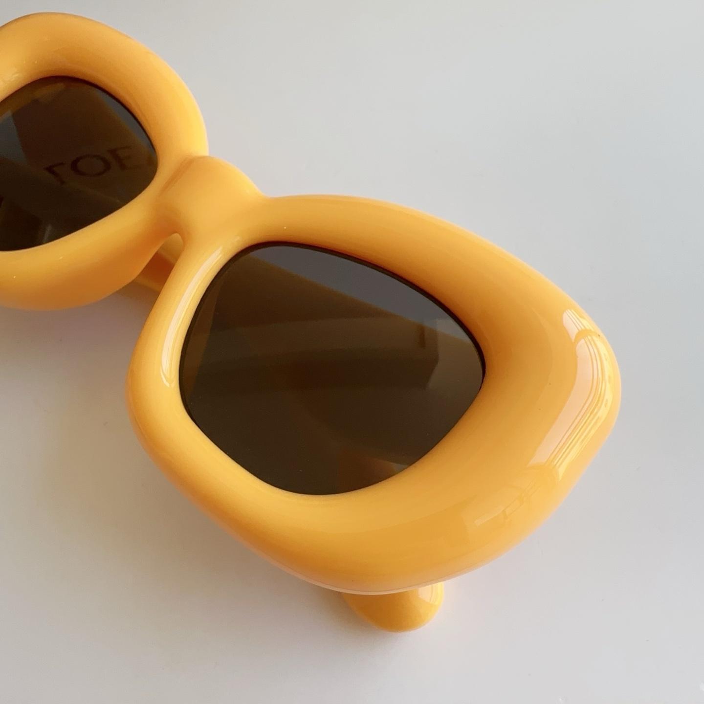 Loewe LW40100l Sunglasses  - FashionPlug