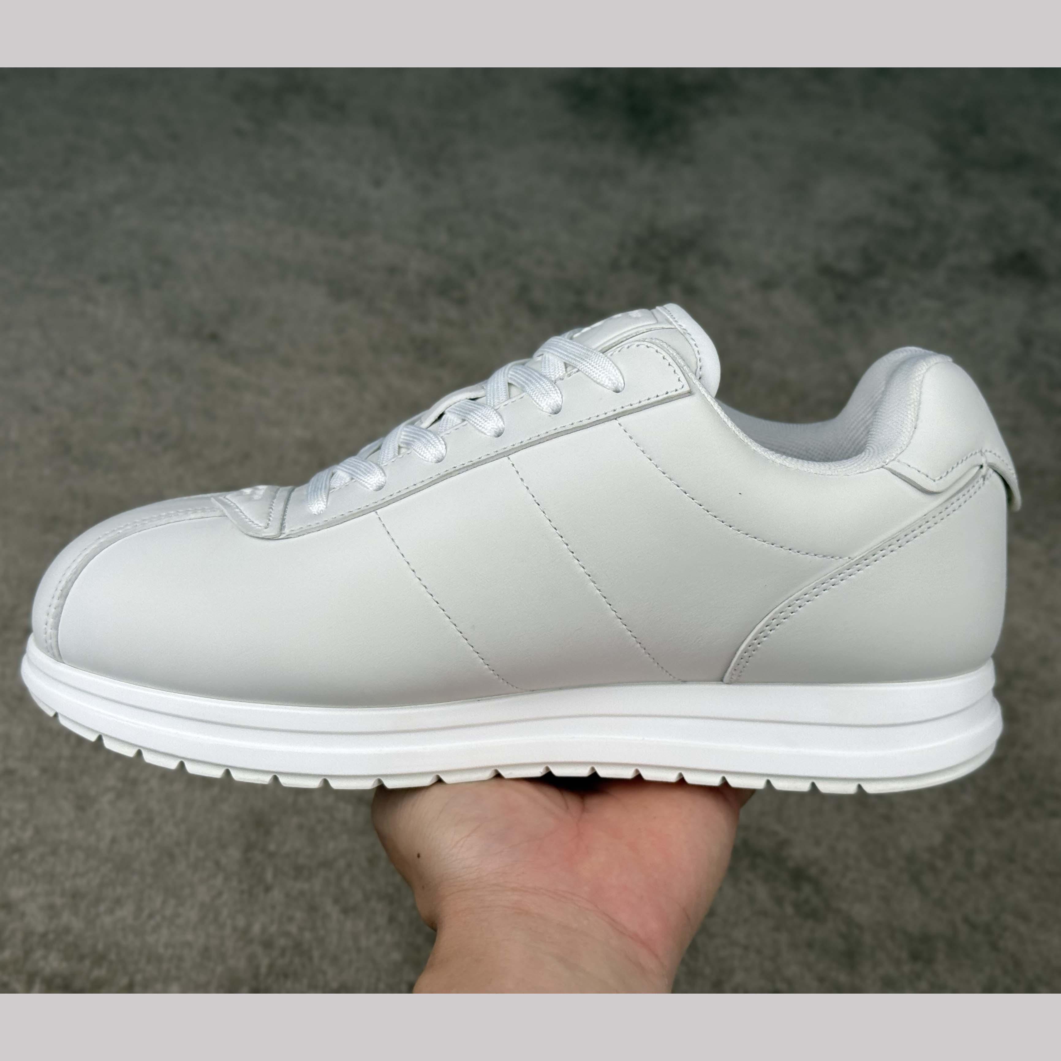 Louis Vuitton LV BUTTERSOFT Sneaker    1AIKDO - FashionPlug