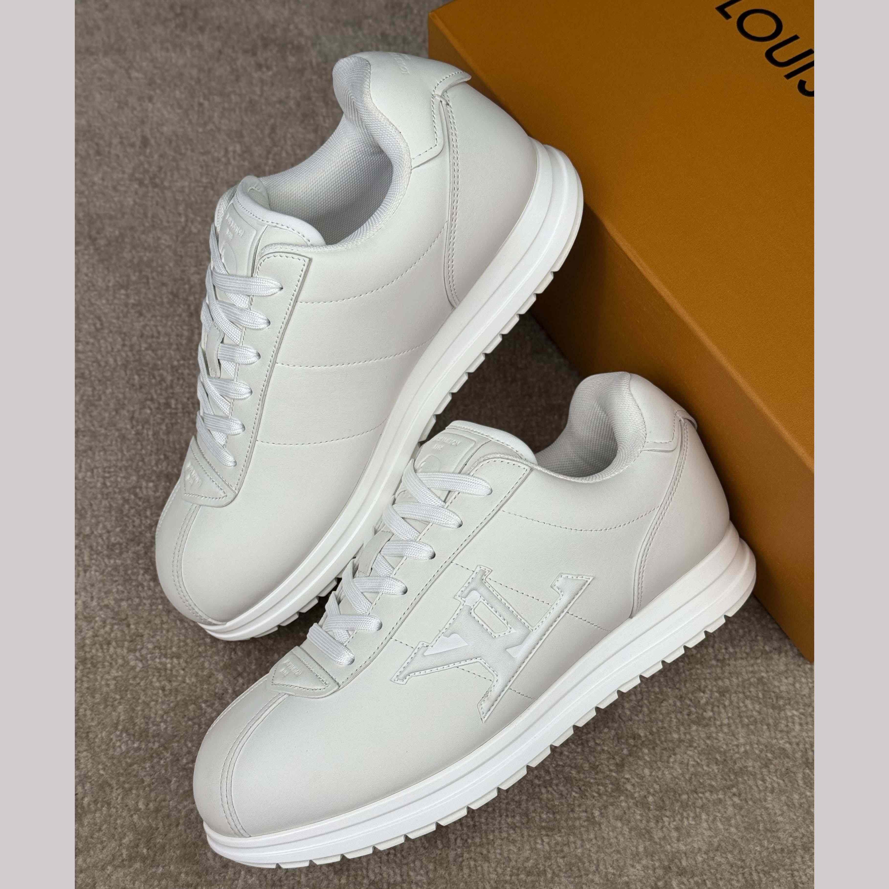 Louis Vuitton LV BUTTERSOFT Sneaker    1AIKDO - FashionPlug