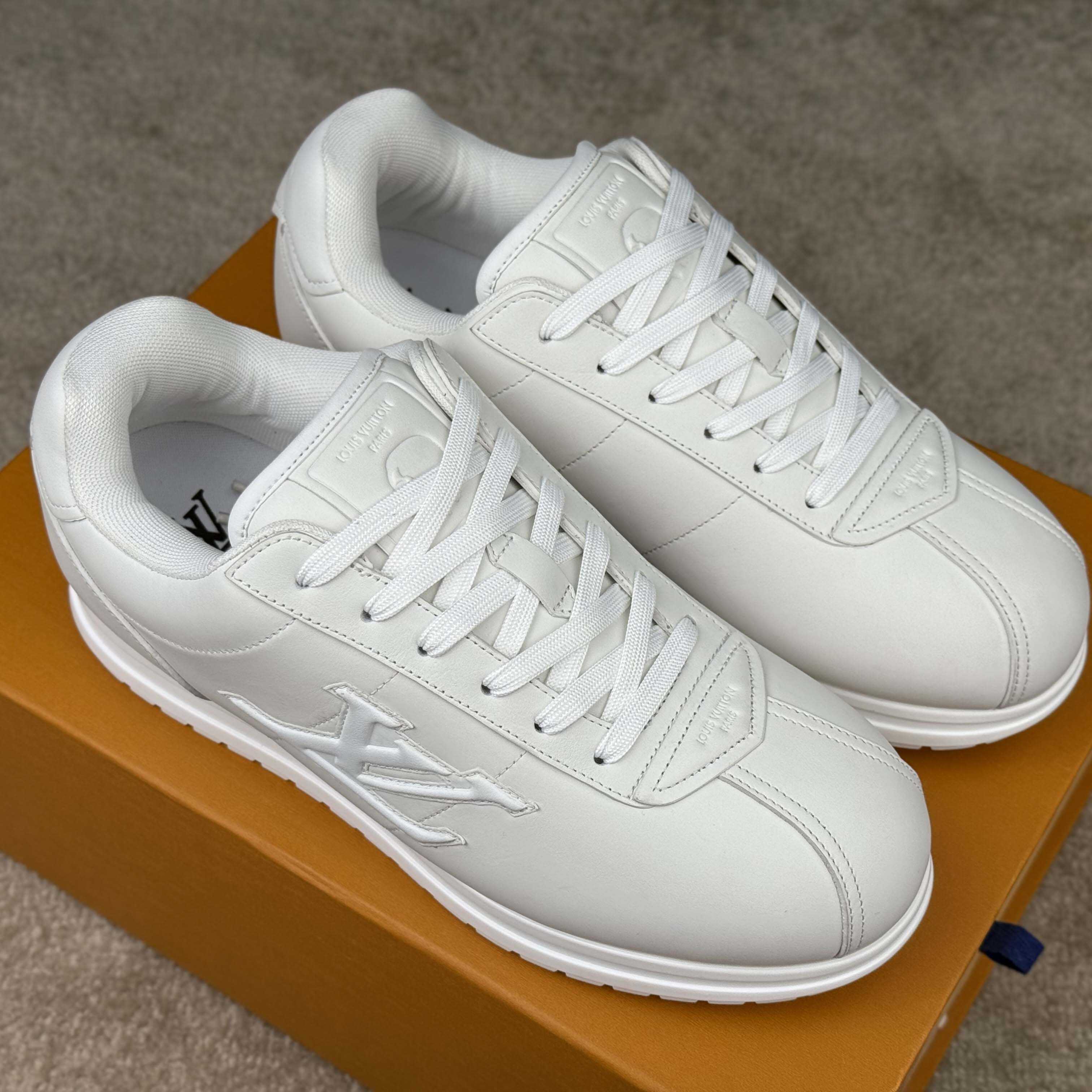 Louis Vuitton LV BUTTERSOFT Sneaker    1AIKDO - FashionPlug