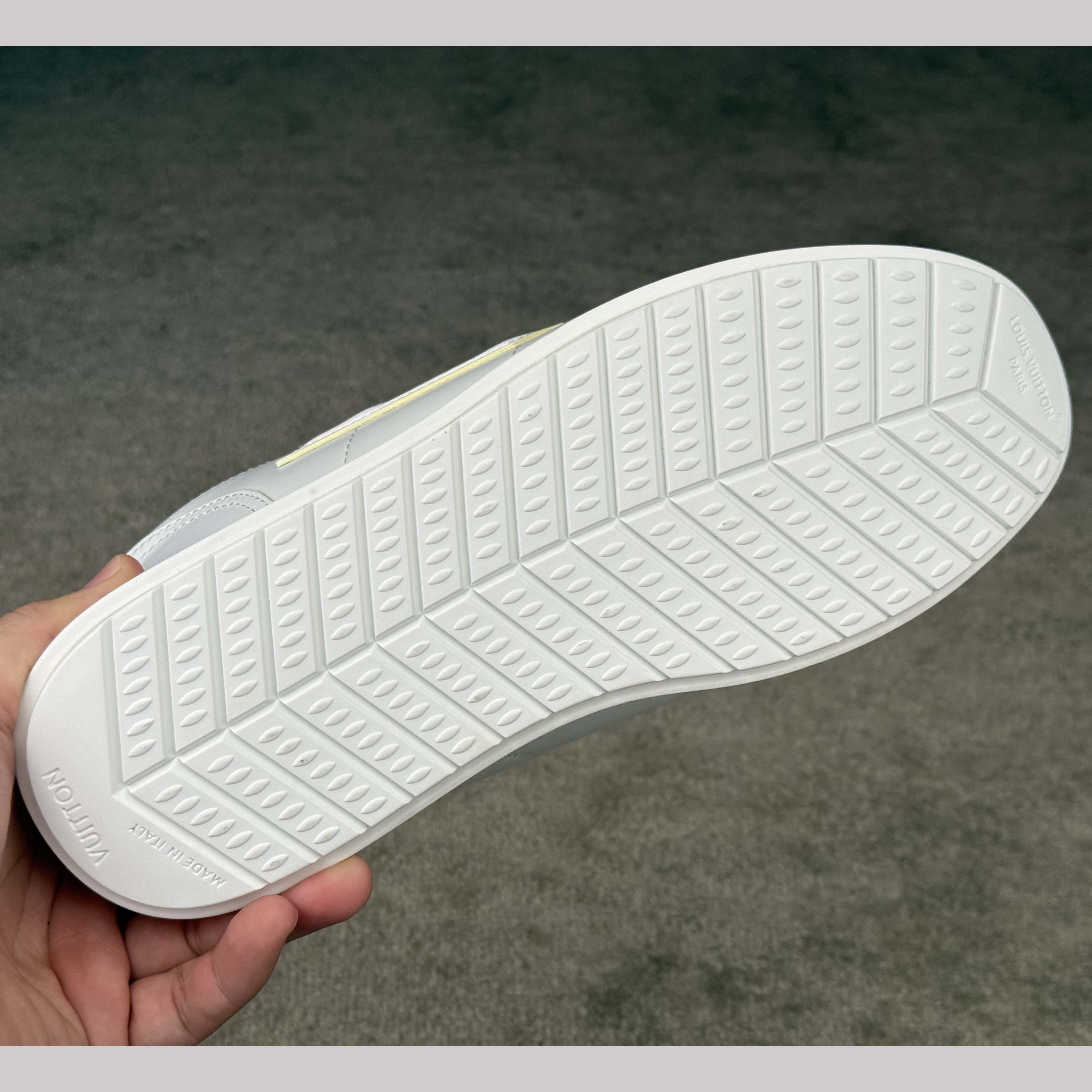 Louis Vuitton LV BUTTERSOFT Sneaker    1AIKDO - FashionPlug