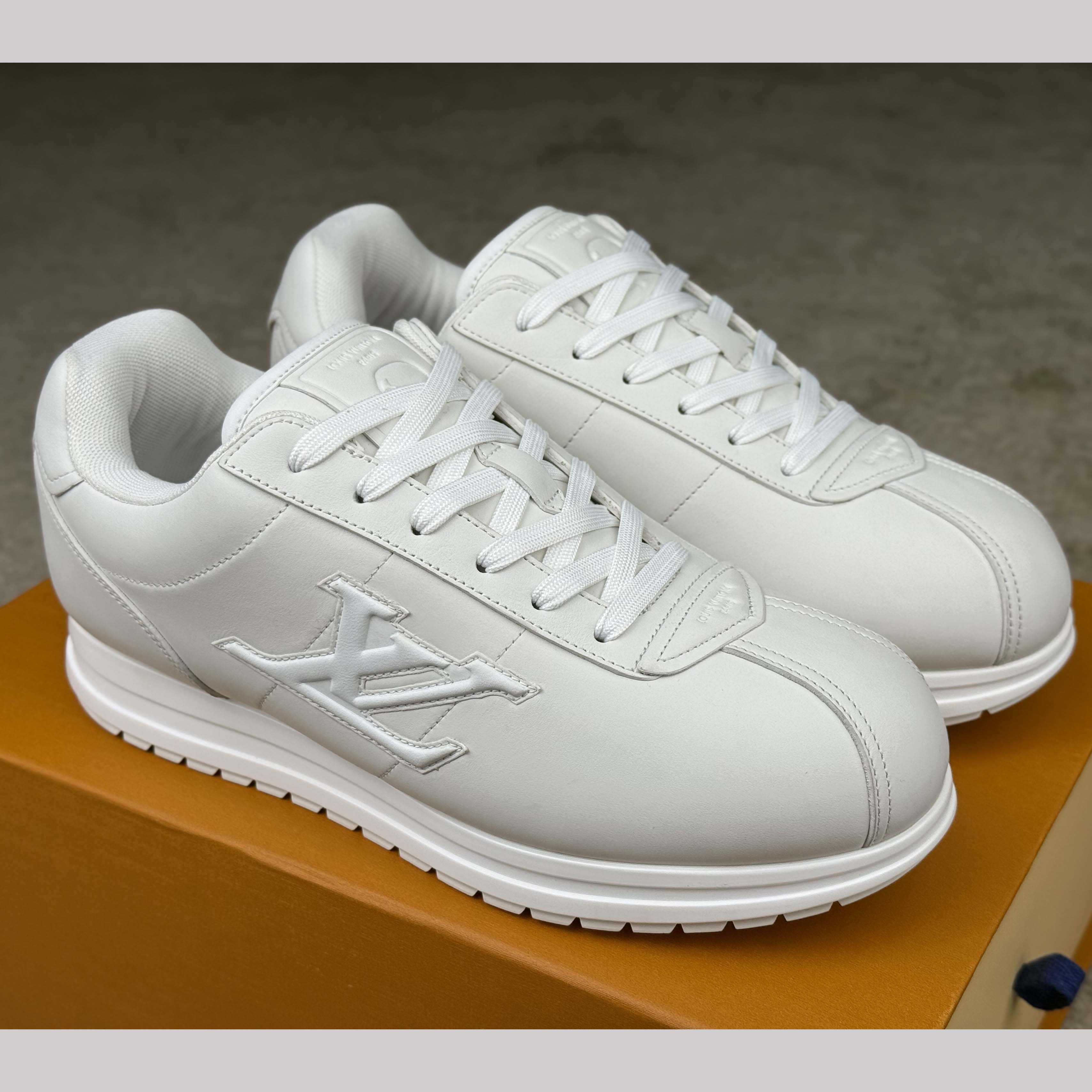 Louis Vuitton LV BUTTERSOFT Sneaker    1AIKDO - FashionPlug