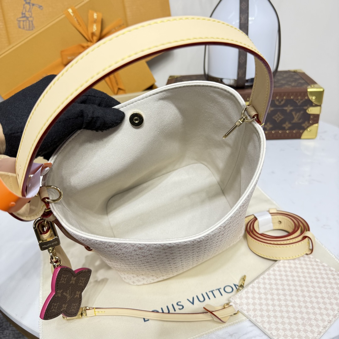 Louis Vuitton All In BB   M15130 - FashionPlug