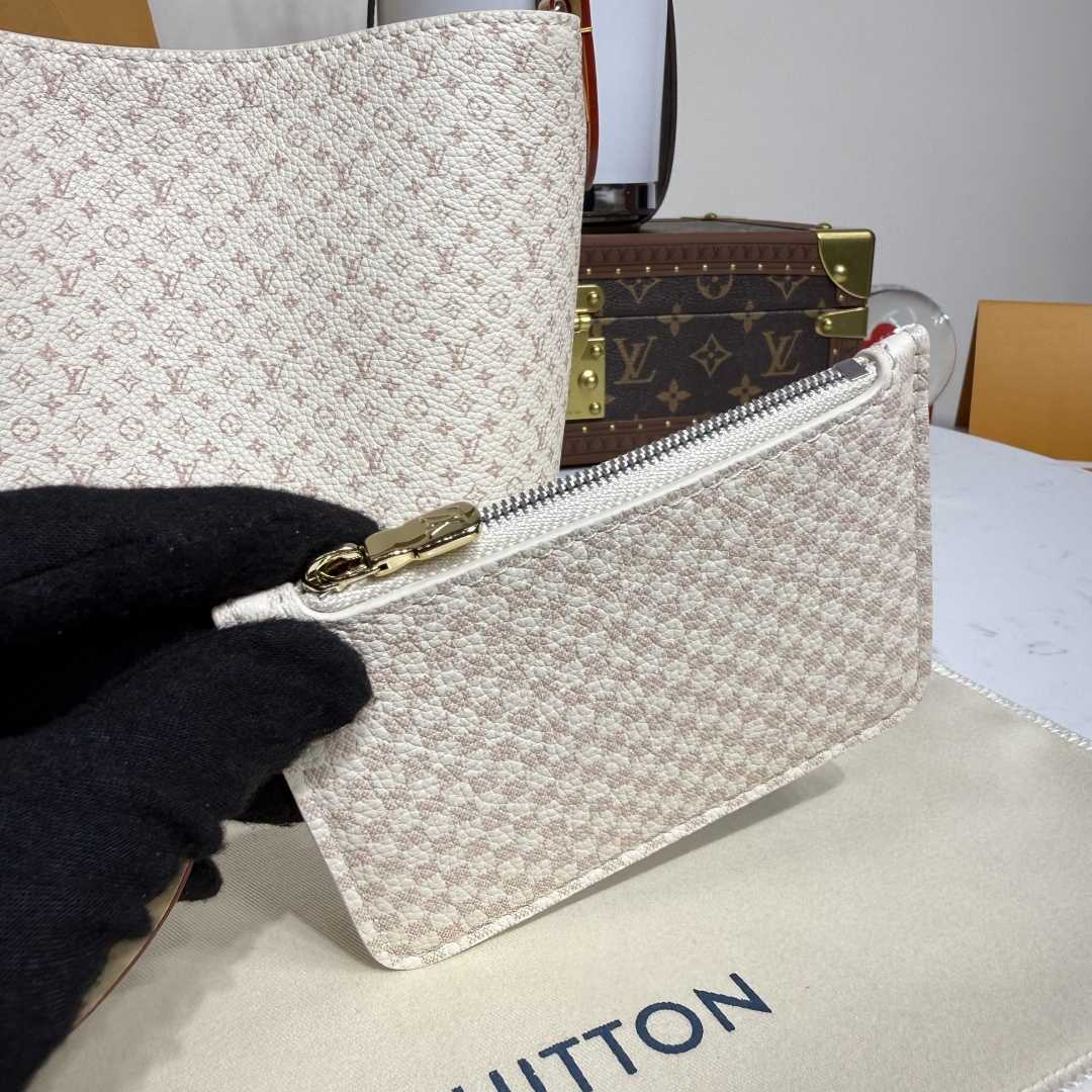 Louis Vuitton All In BB   M15130 - FashionPlug