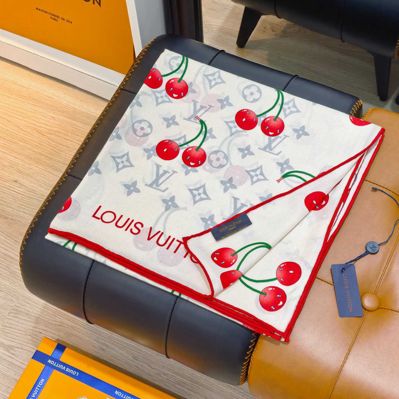 Louis Vuitton LV x TM Monogram Shawl   140*140cm - FashionPlug
