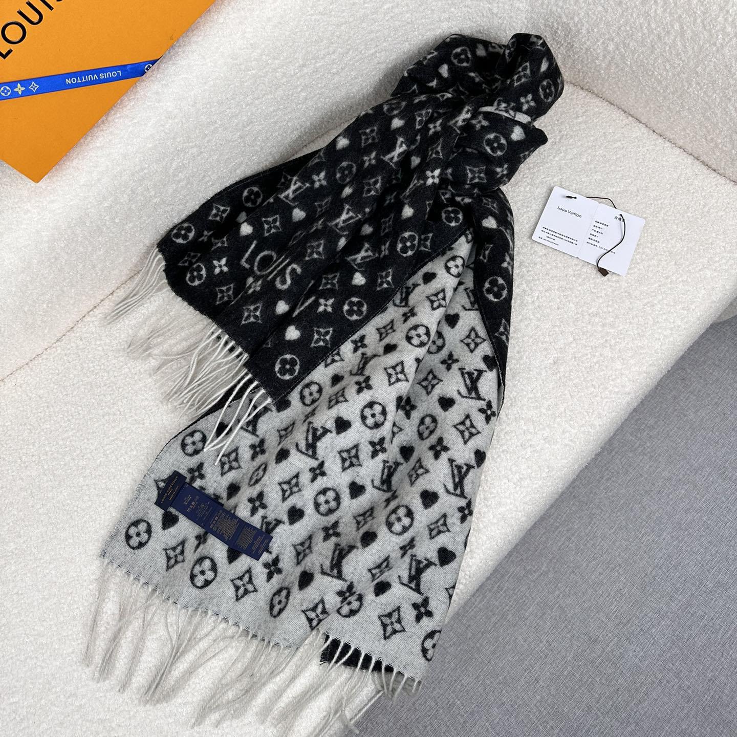 Louis Vuitton Game On Scarf   45*180cm - FashionPlug