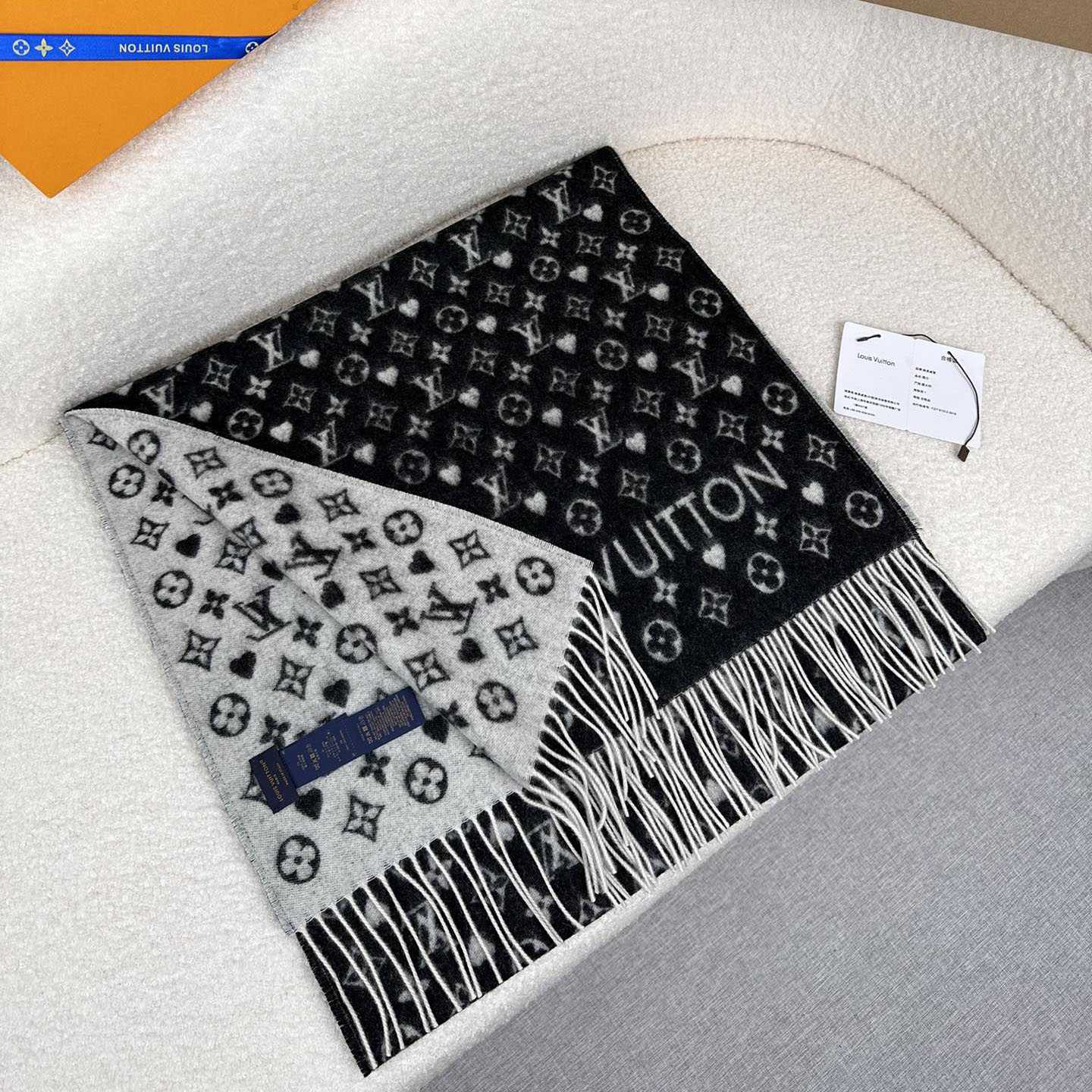 Louis Vuitton Game On Scarf   45*180cm - FashionPlug