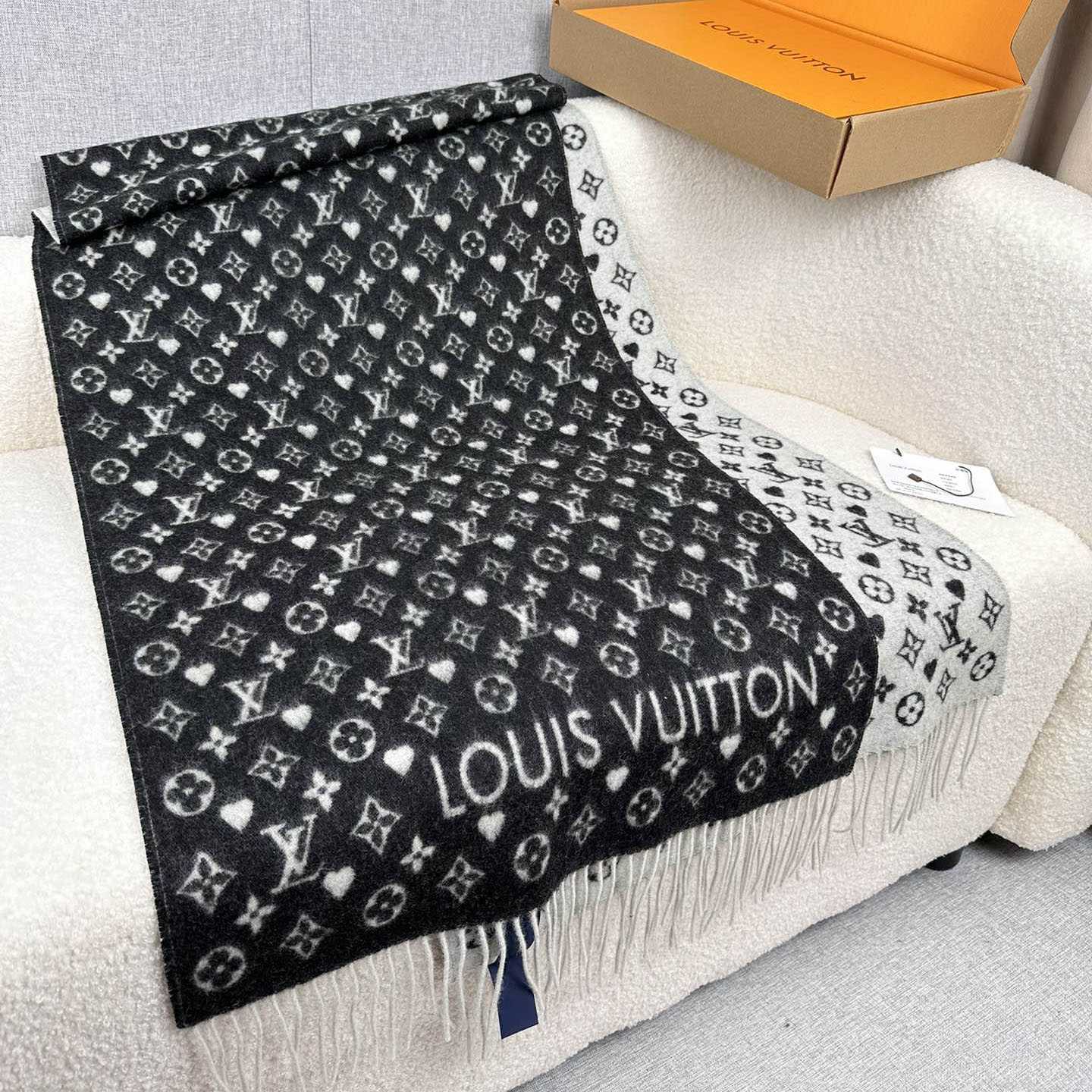 Louis Vuitton Game On Scarf   45*180cm - FashionPlug