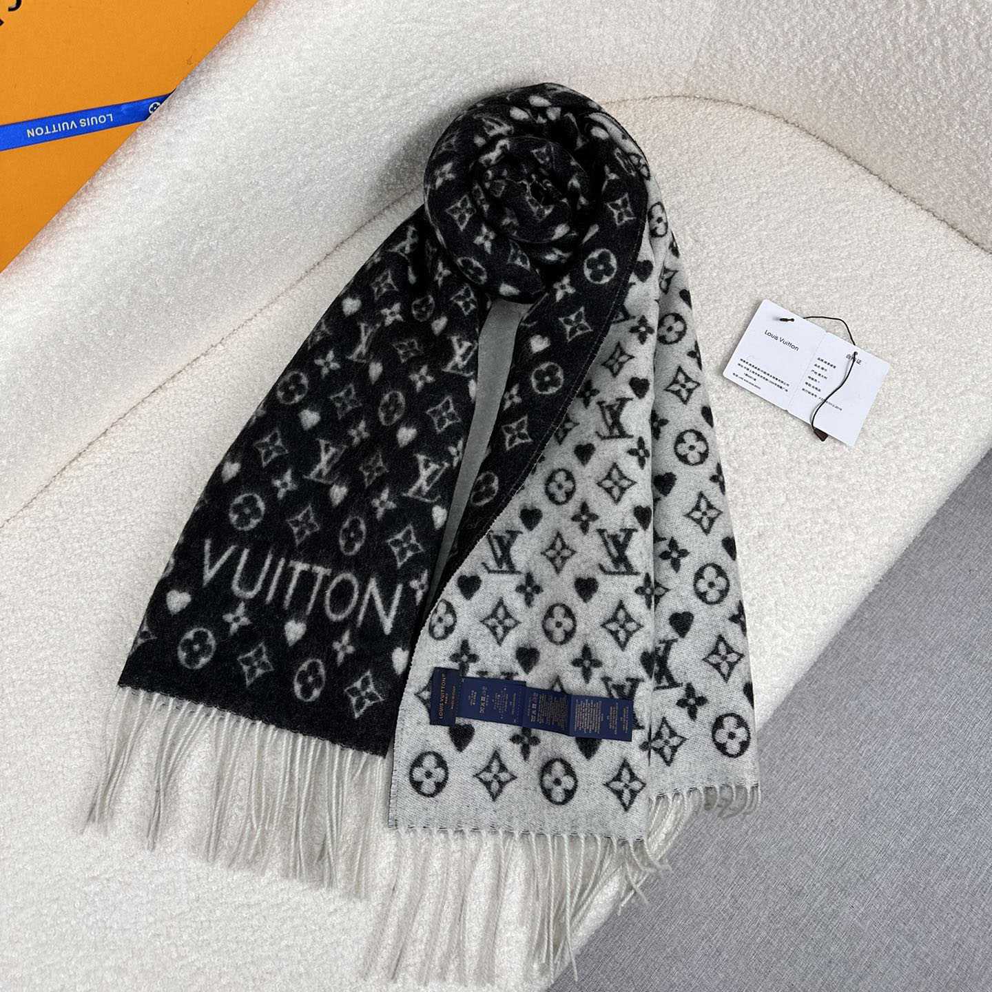 Louis Vuitton Game On Scarf   45*180cm - FashionPlug