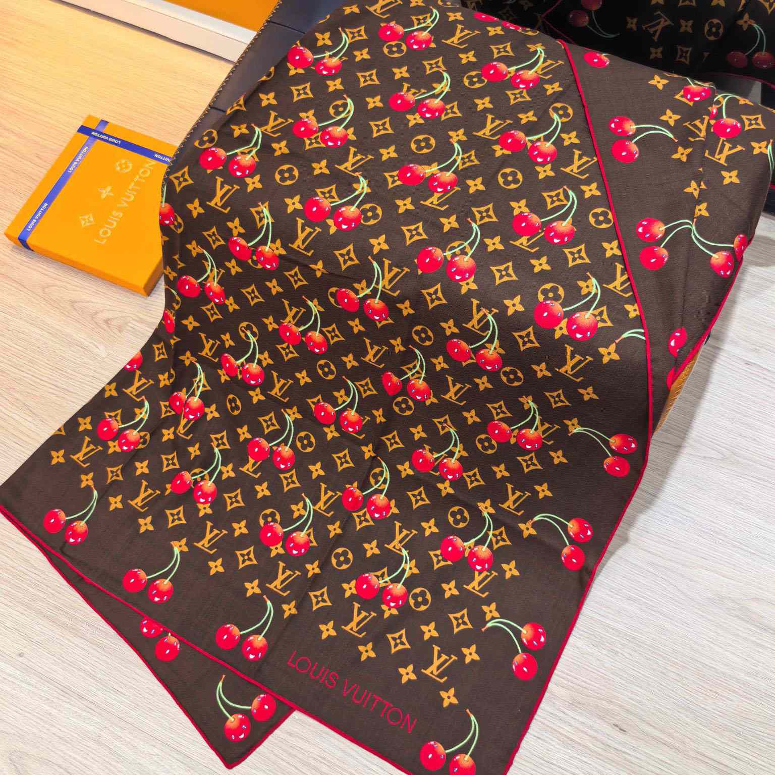 Louis Vuitton LV x TM Monogram Shawl   140*140cm - FashionPlug