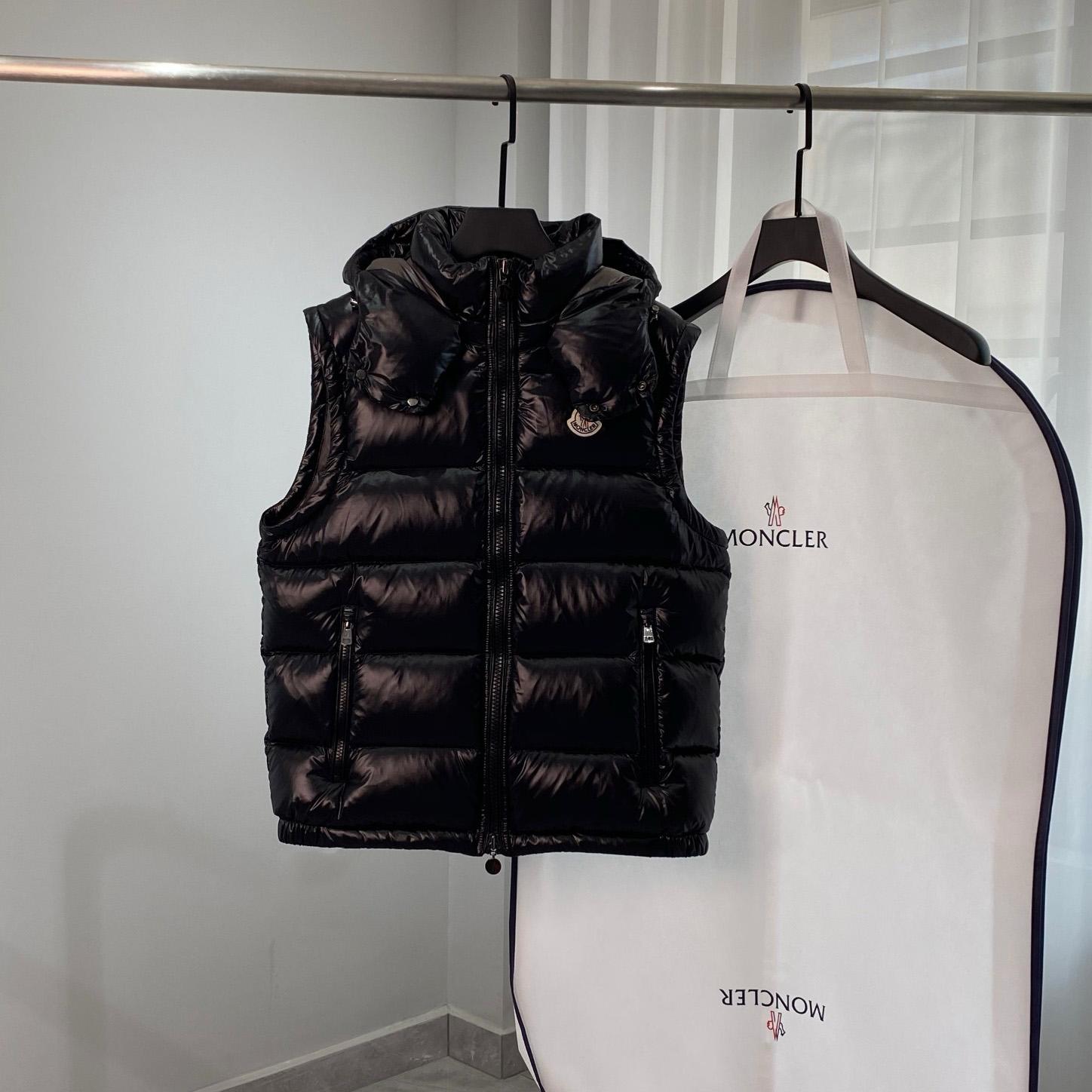 Moncler Bormes Down Vest   809 - FashionPlug